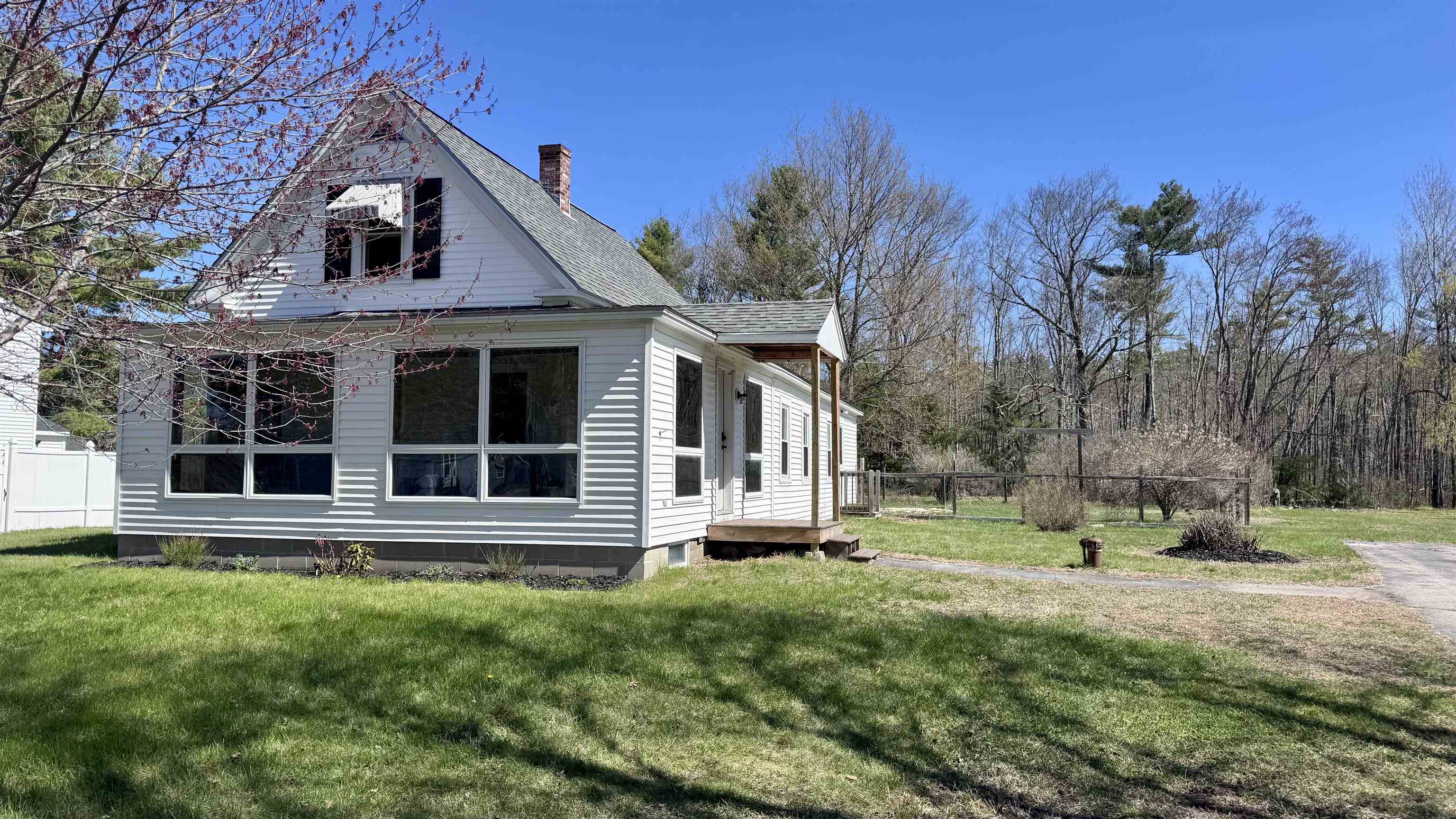 8 Old Bay Rd, New Durham, NH 03855