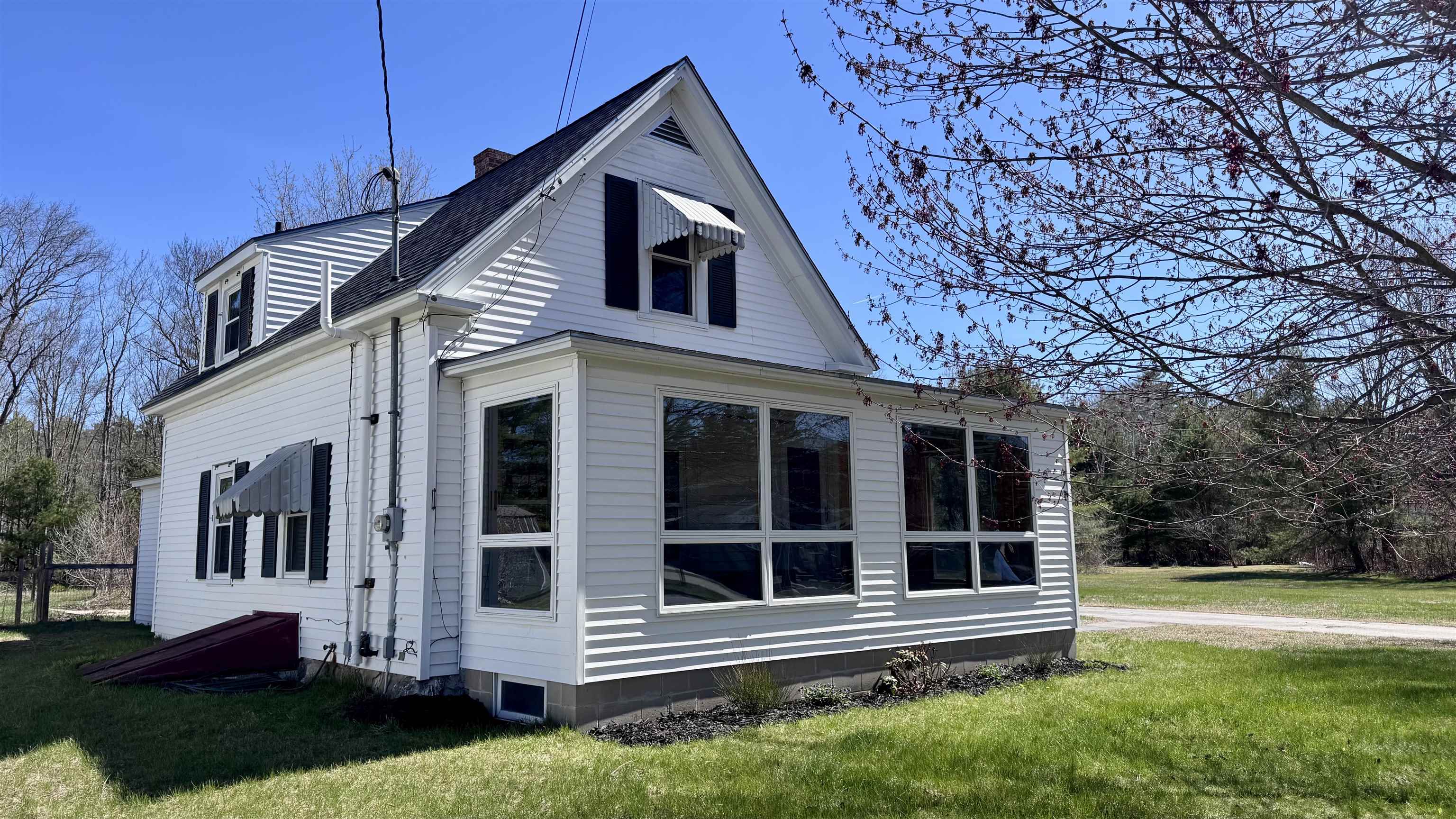 8 Old Bay Rd, New Durham, NH 03855