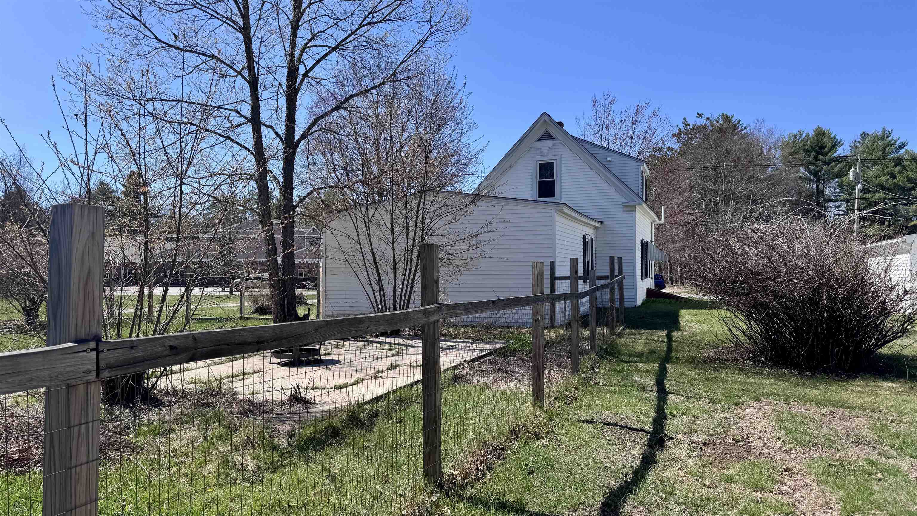 8 Old Bay Rd, New Durham, NH 03855