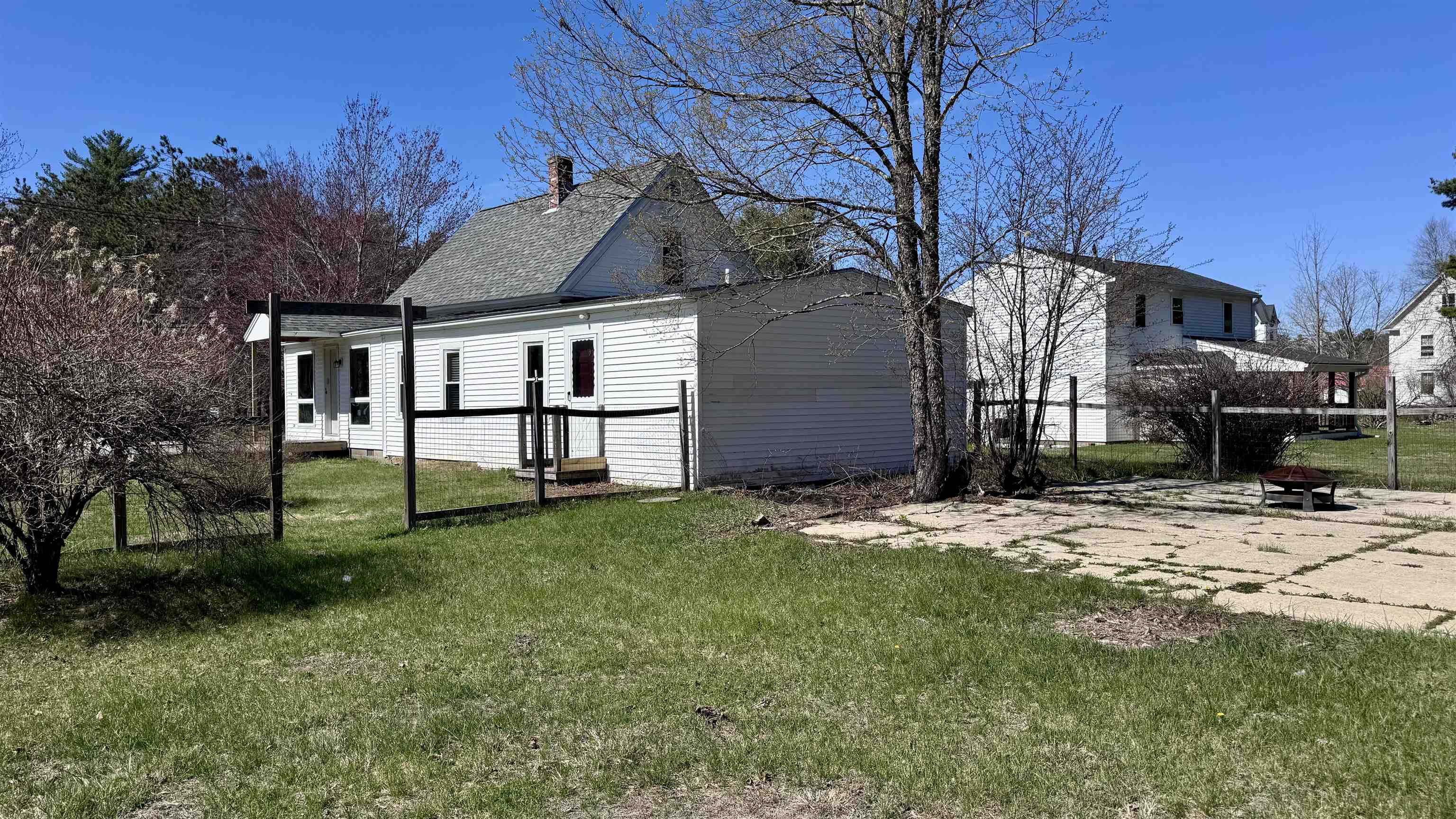 8 Old Bay Rd, New Durham, NH 03855