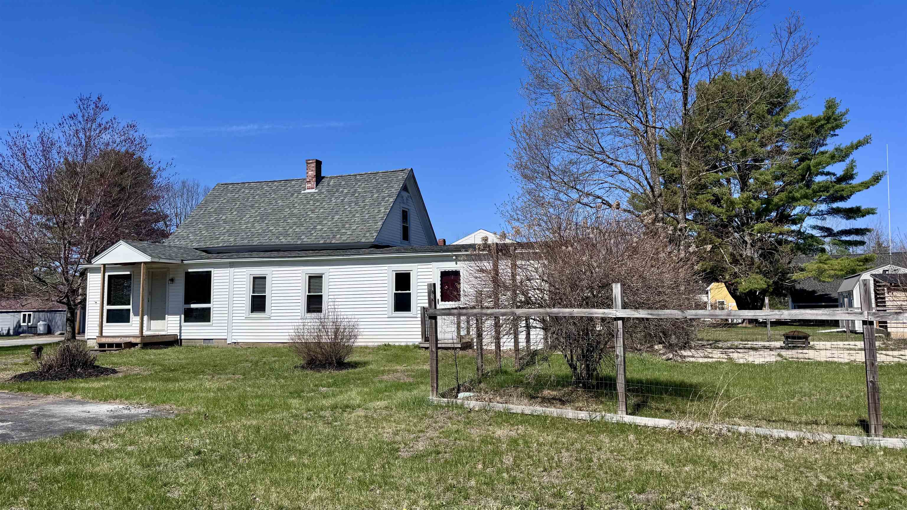 8 Old Bay Rd, New Durham, NH 03855