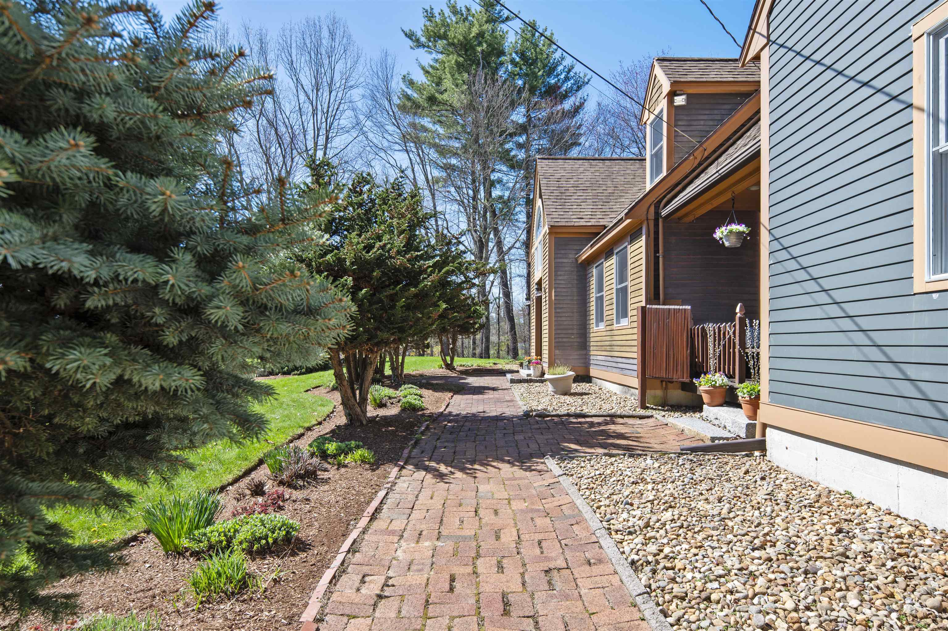 17 Madison Ave, Kingston, NH 03848