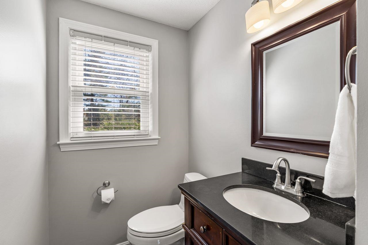 51 Macdonald Dr, Nashua, NH 03062