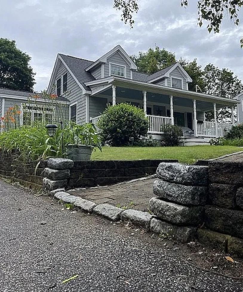 21 Leavitt Rd, Hampton, NH 03842