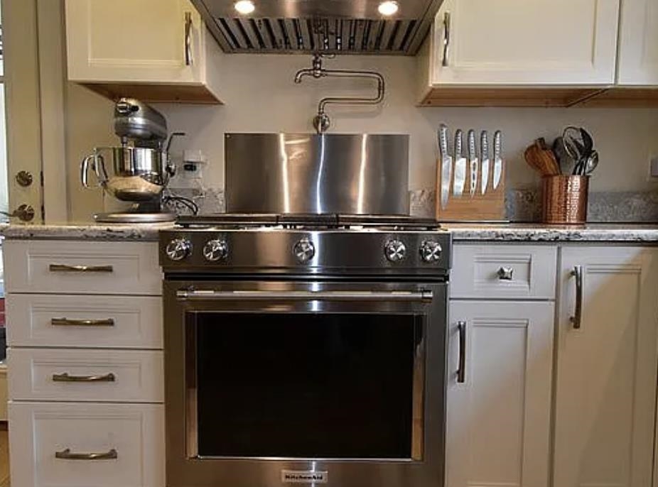 21 Leavitt Rd, Hampton, NH 03842