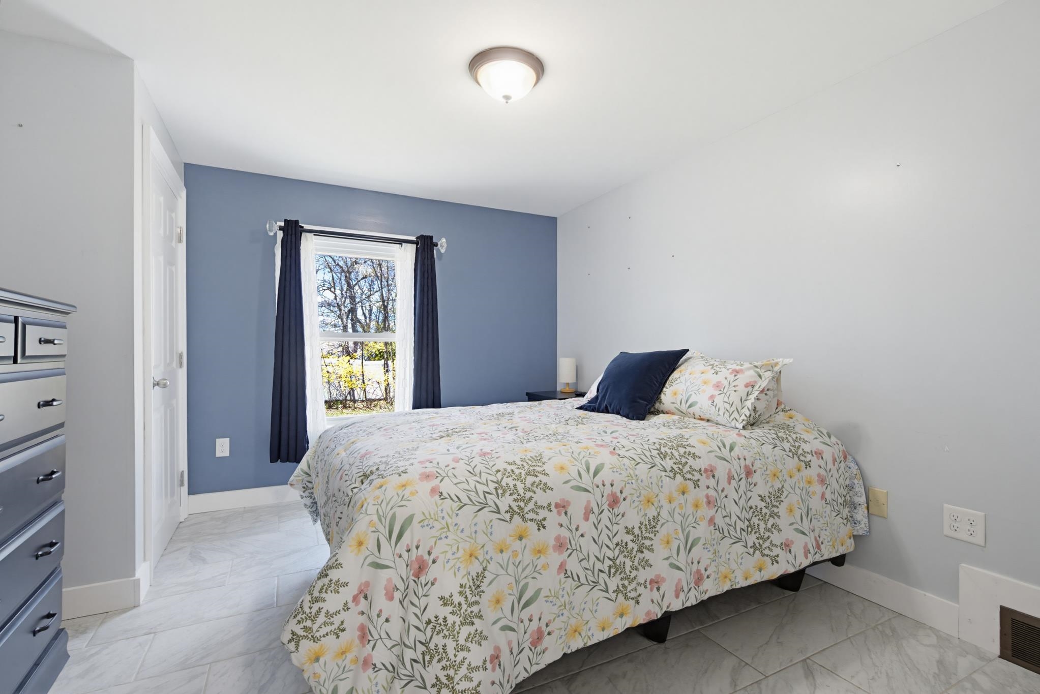 42 Kenney St, Manchester, NH 03103