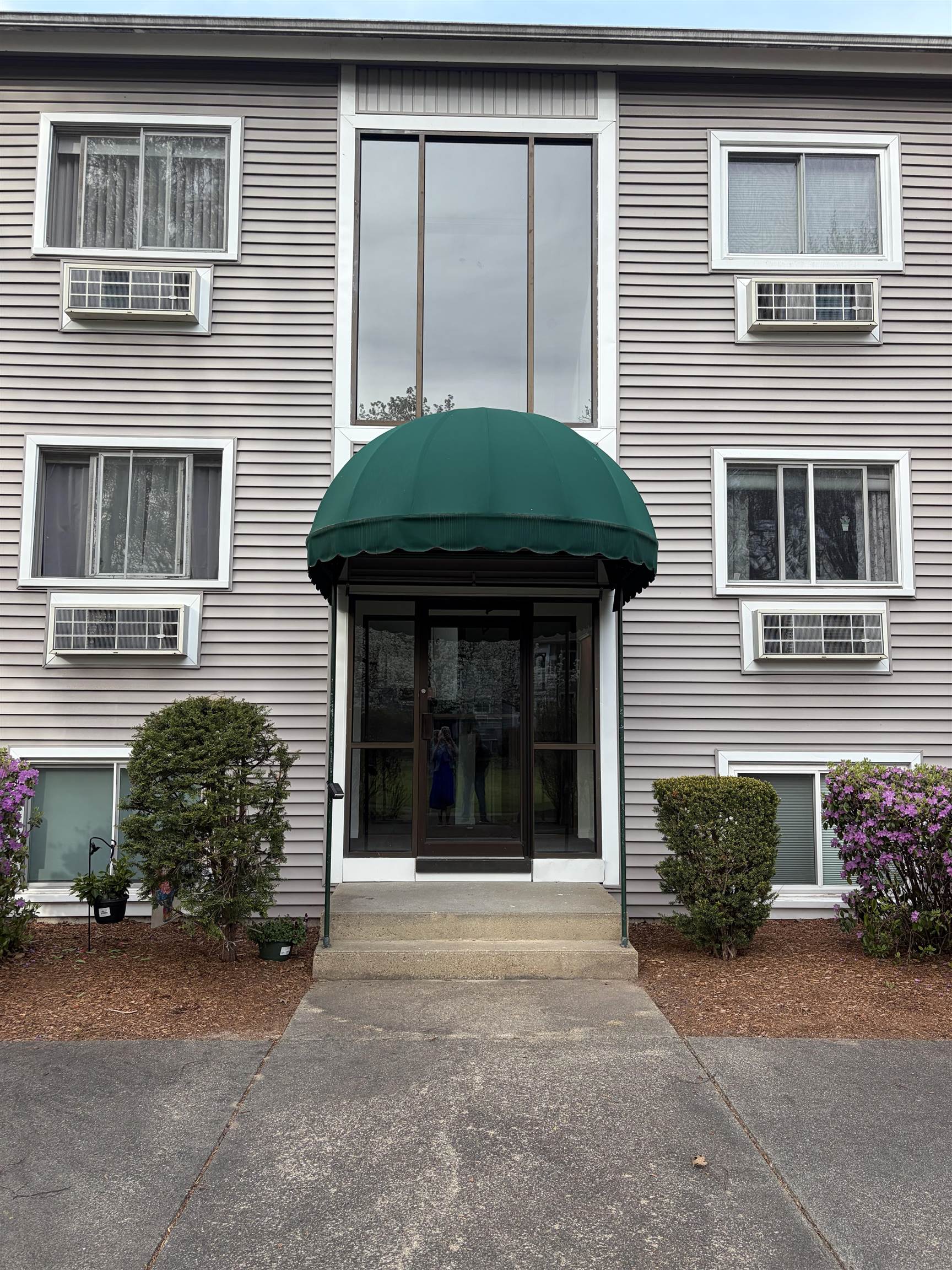 113 Cluff Crossing Rd, Salem, NH 03073