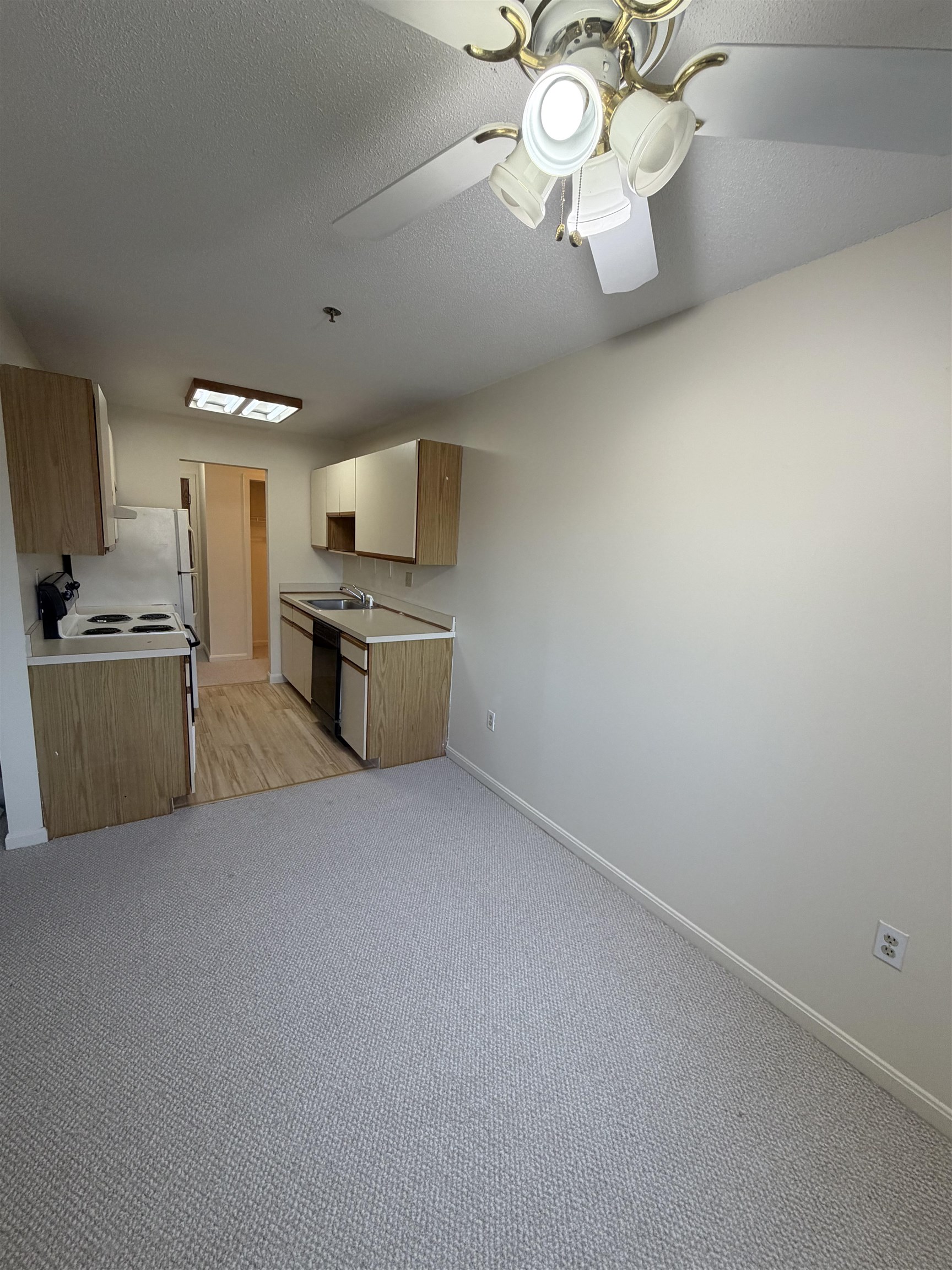 113 Cluff Crossing Rd, Salem, NH 03073