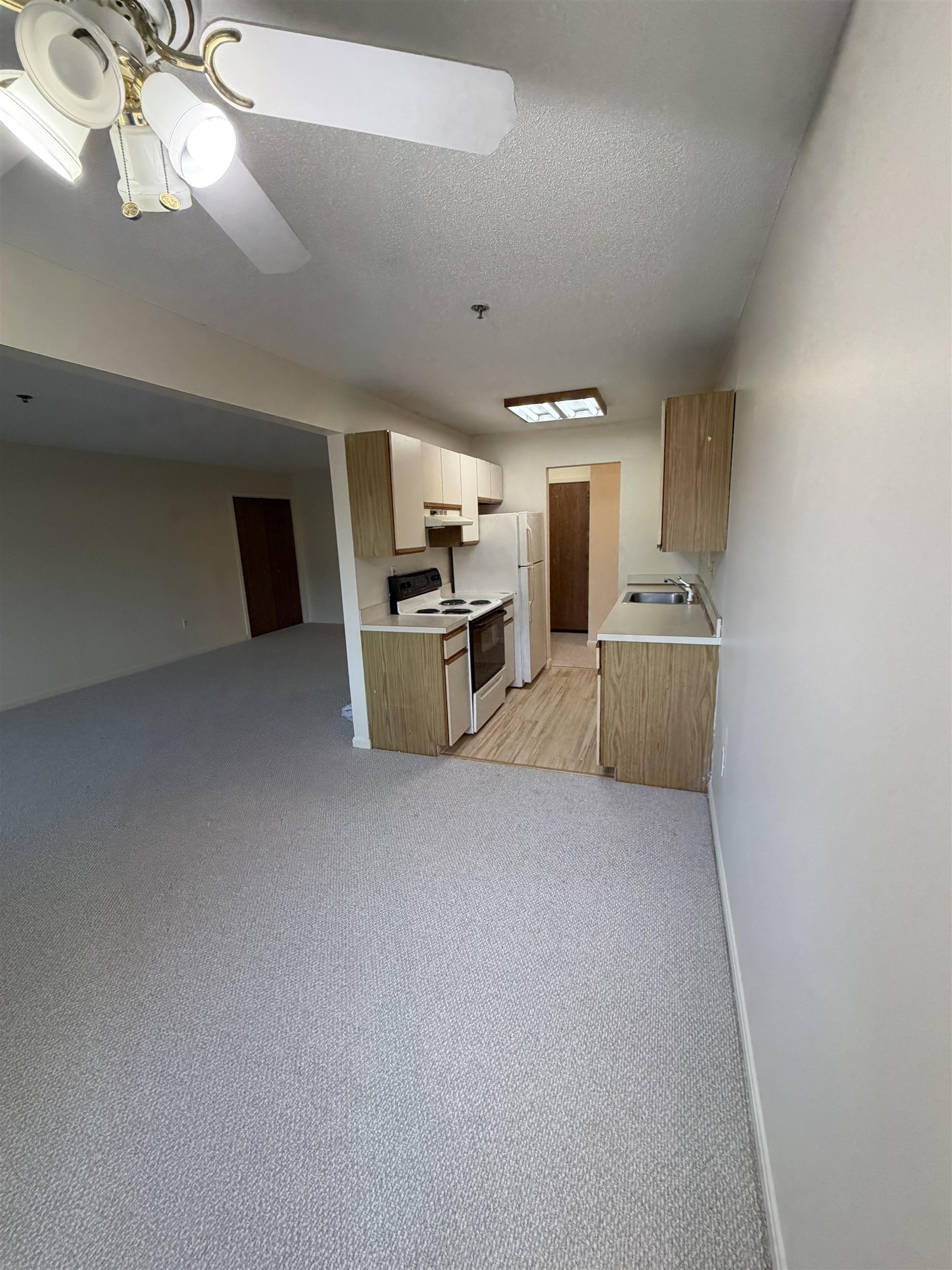 113 Cluff Crossing Rd, Salem, NH 03073