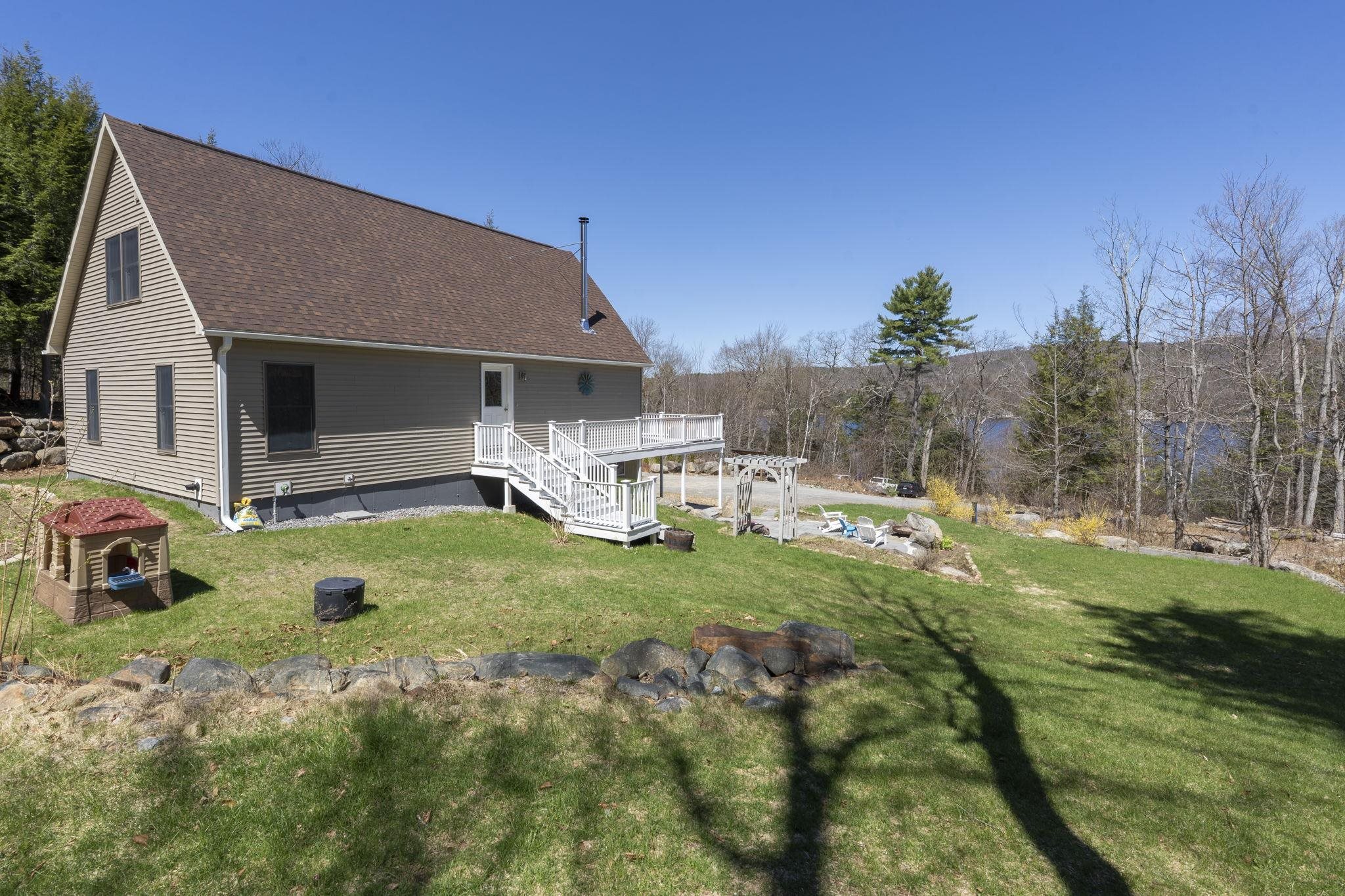 14 Loyd Ln, Harrisville, NH 03450