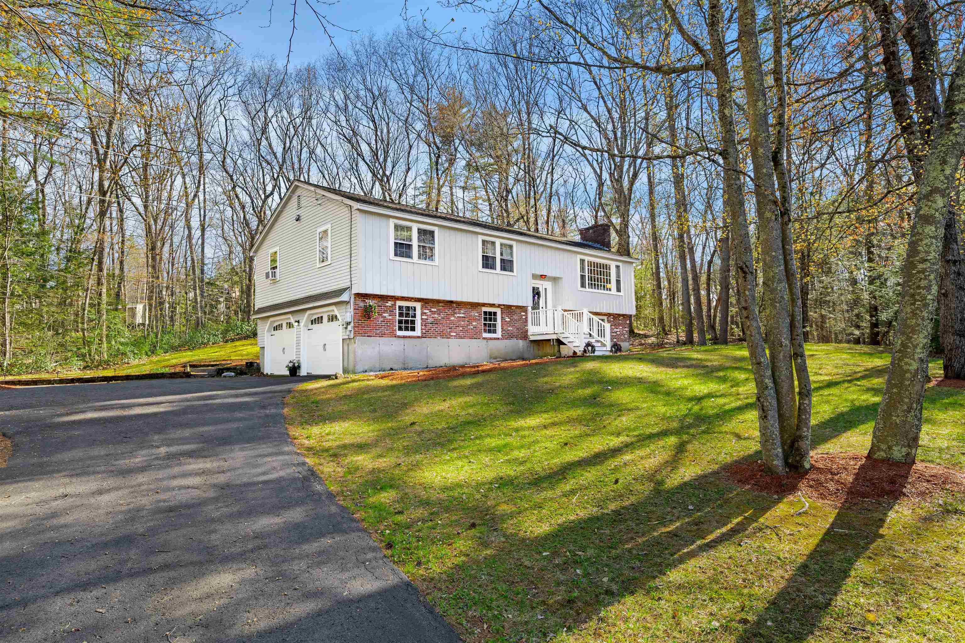 6 Newbury Dr, Amherst, NH 03031