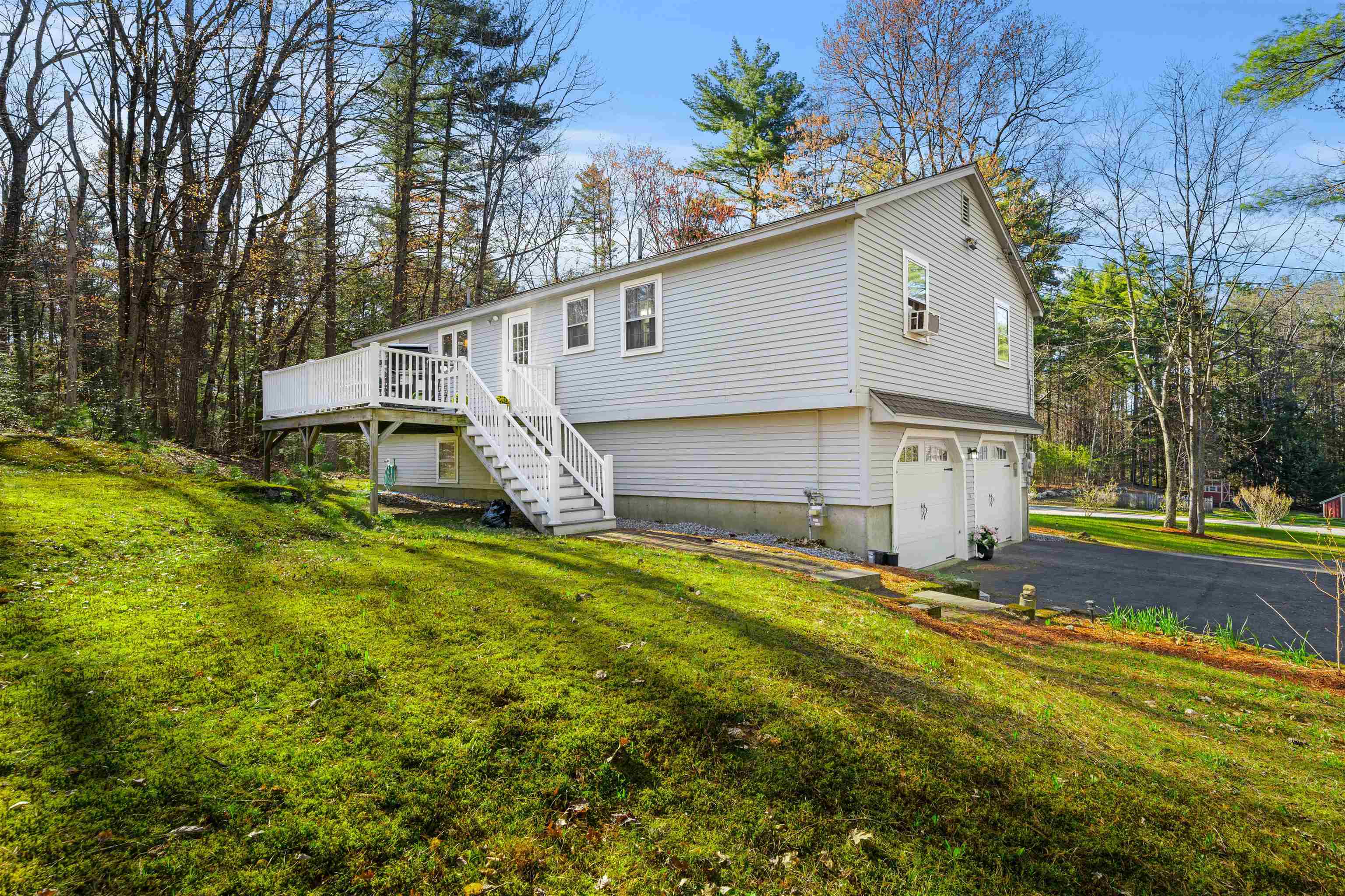 6 Newbury Dr, Amherst, NH 03031