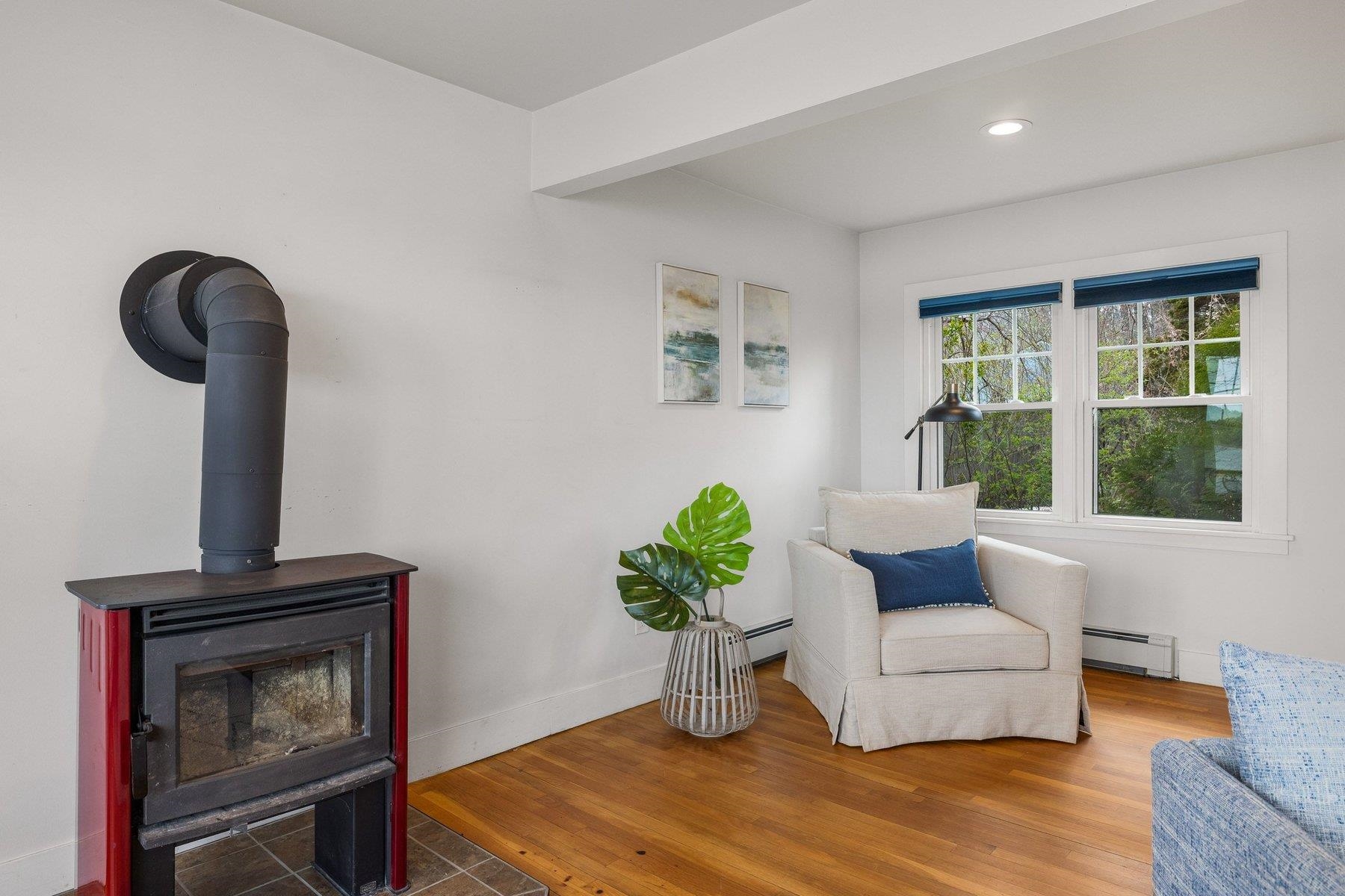 28 Colony Cove Rd, Durham, NH 03824