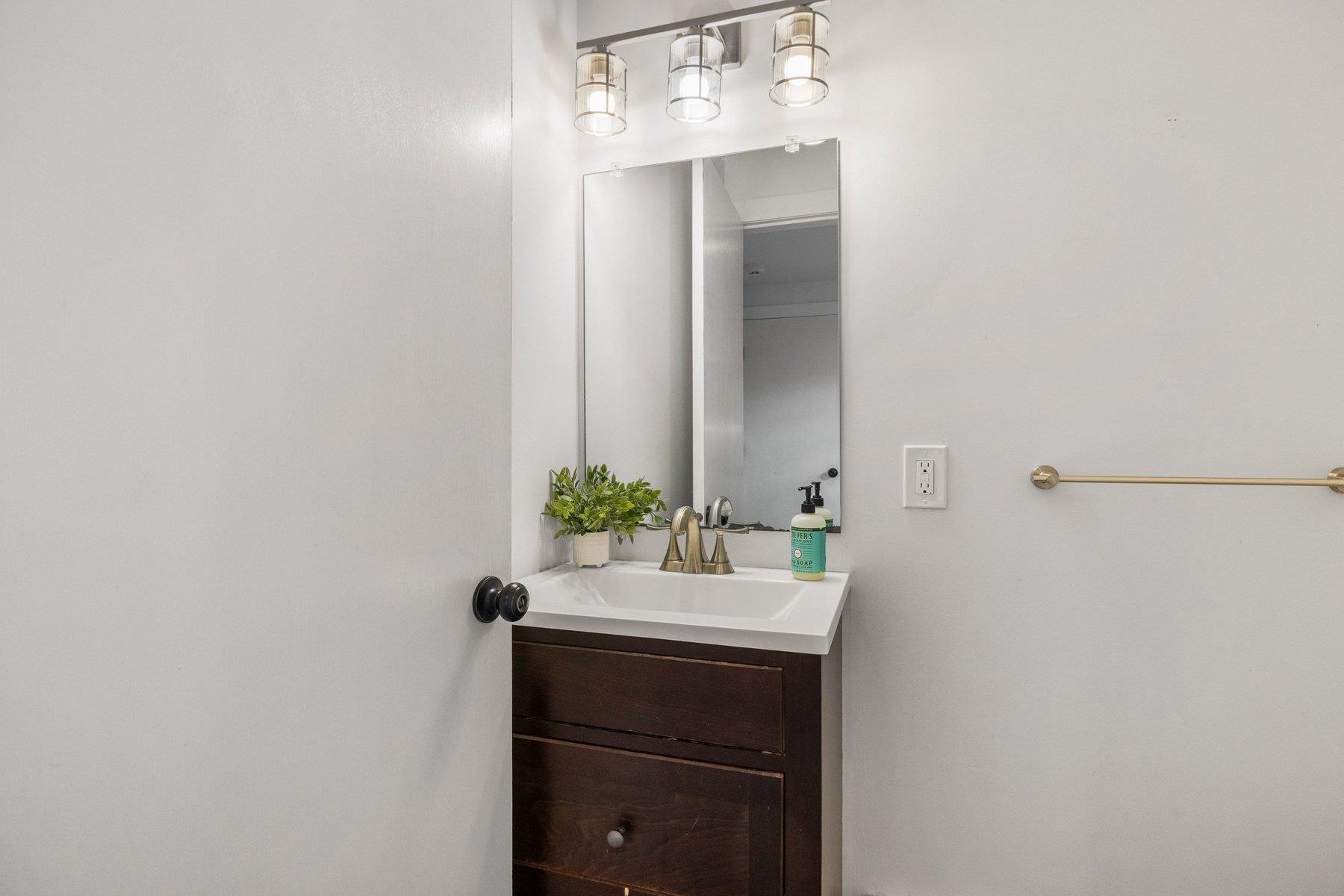 28 Colony Cove Rd, Durham, NH 03824