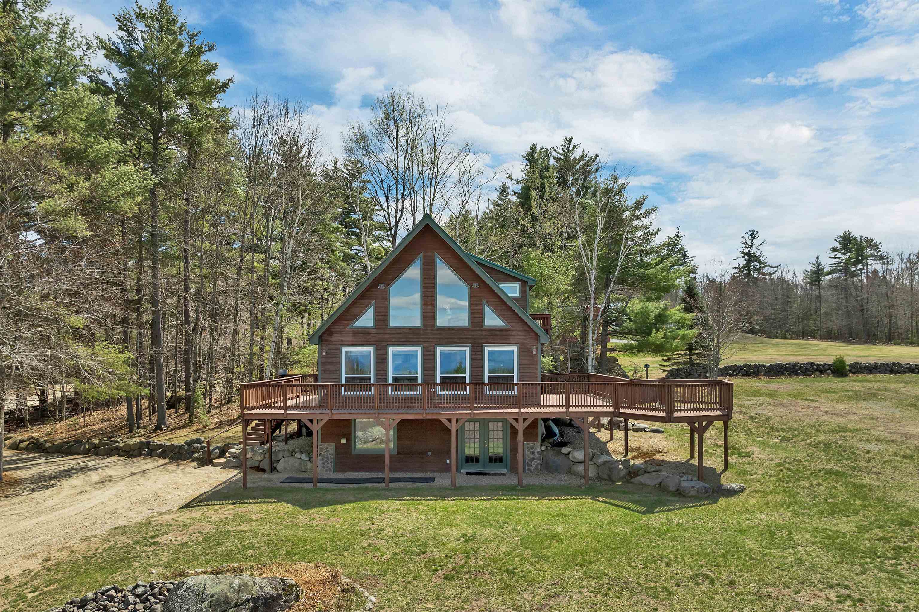 59 Effingham Rd, Ossipee, NH 03864