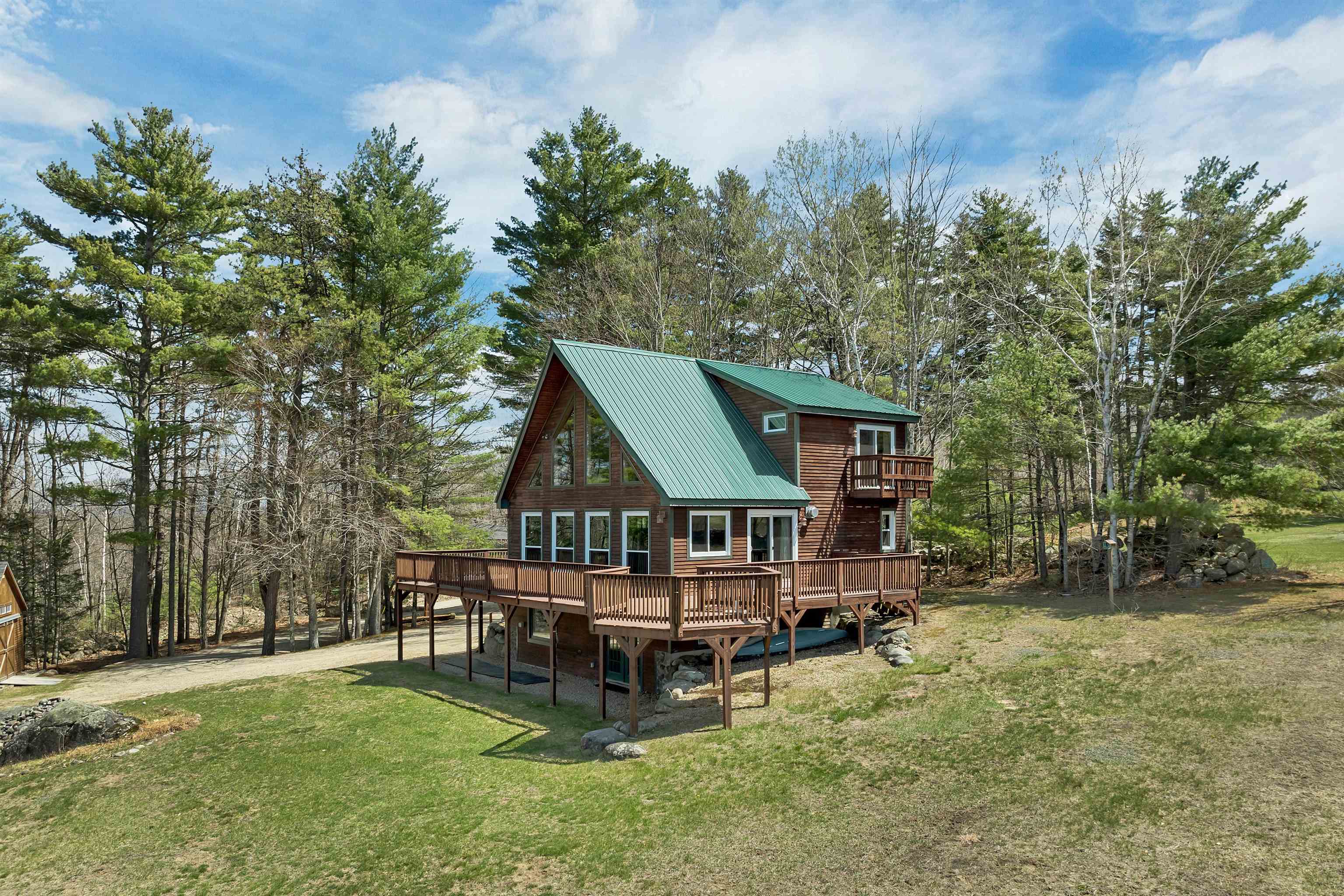 59 Effingham Rd, Ossipee, NH 03864