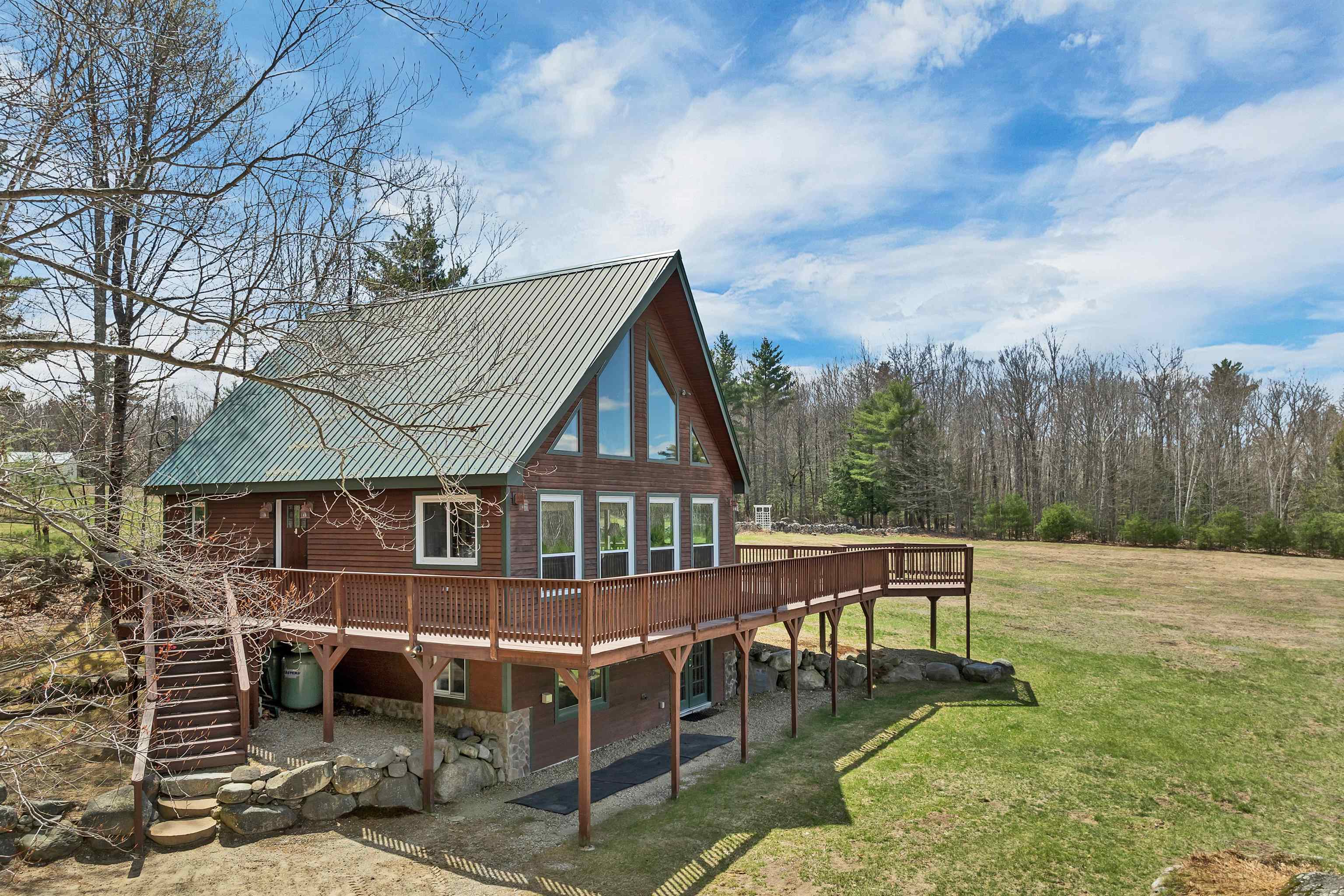 59 Effingham Rd, Ossipee, NH 03864