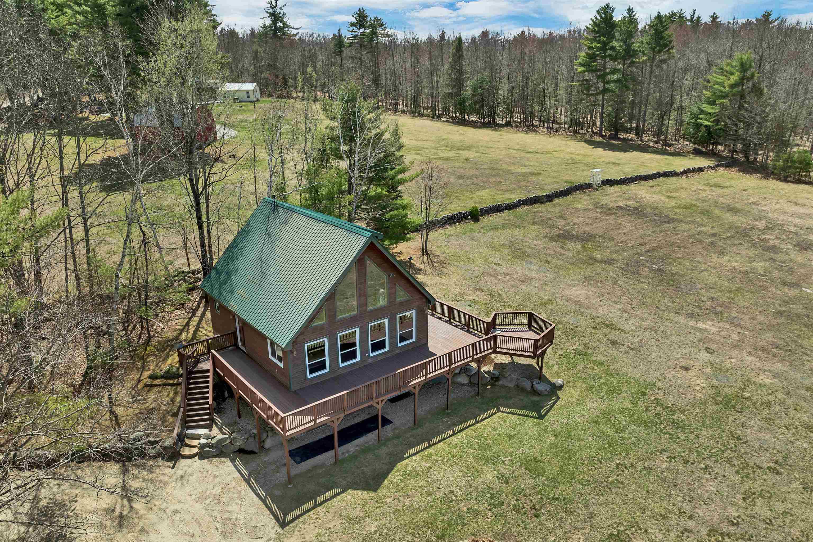 59 Effingham Rd, Ossipee, NH 03864