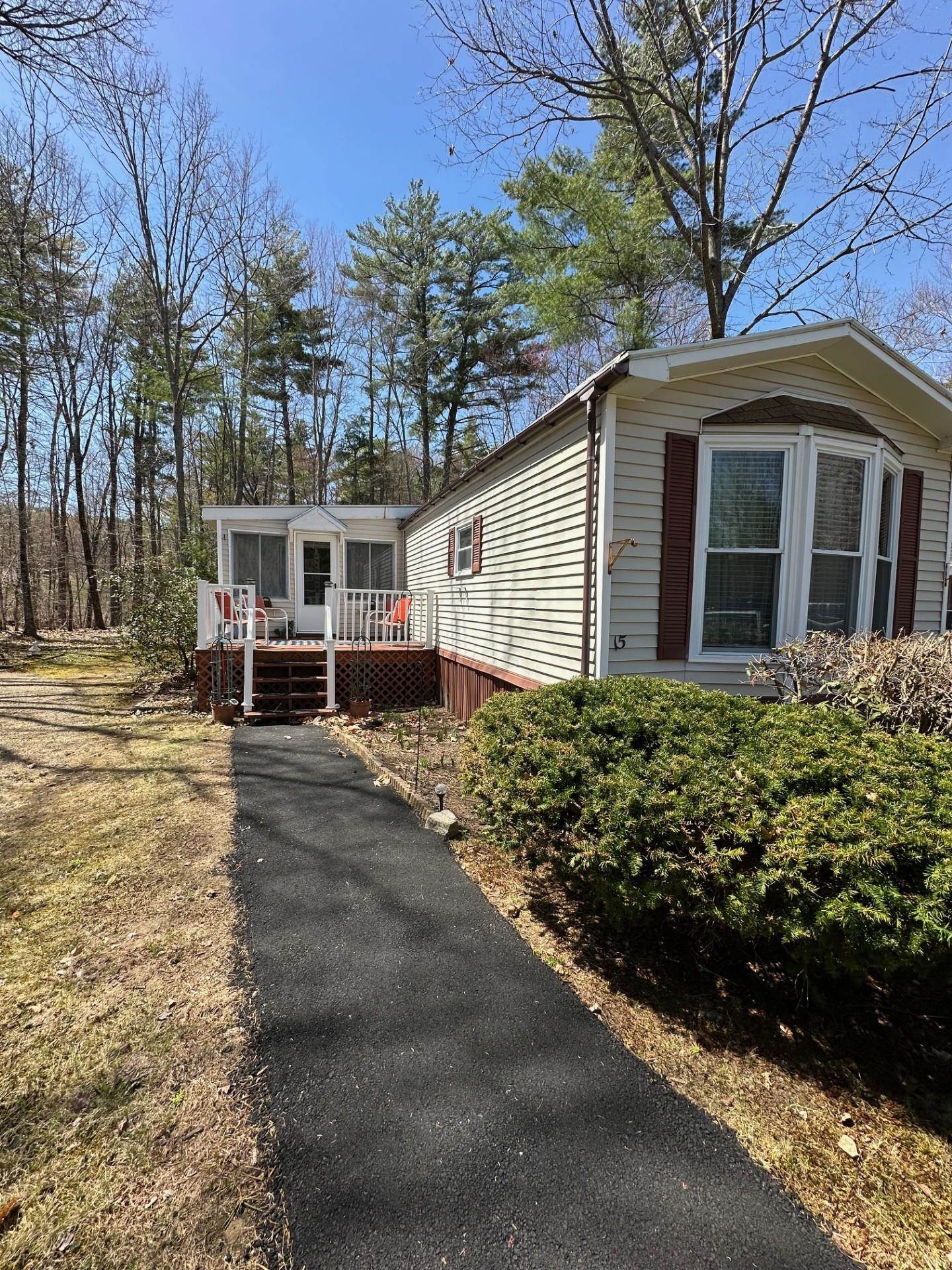 320 Old Lake Shore Road — photo 1