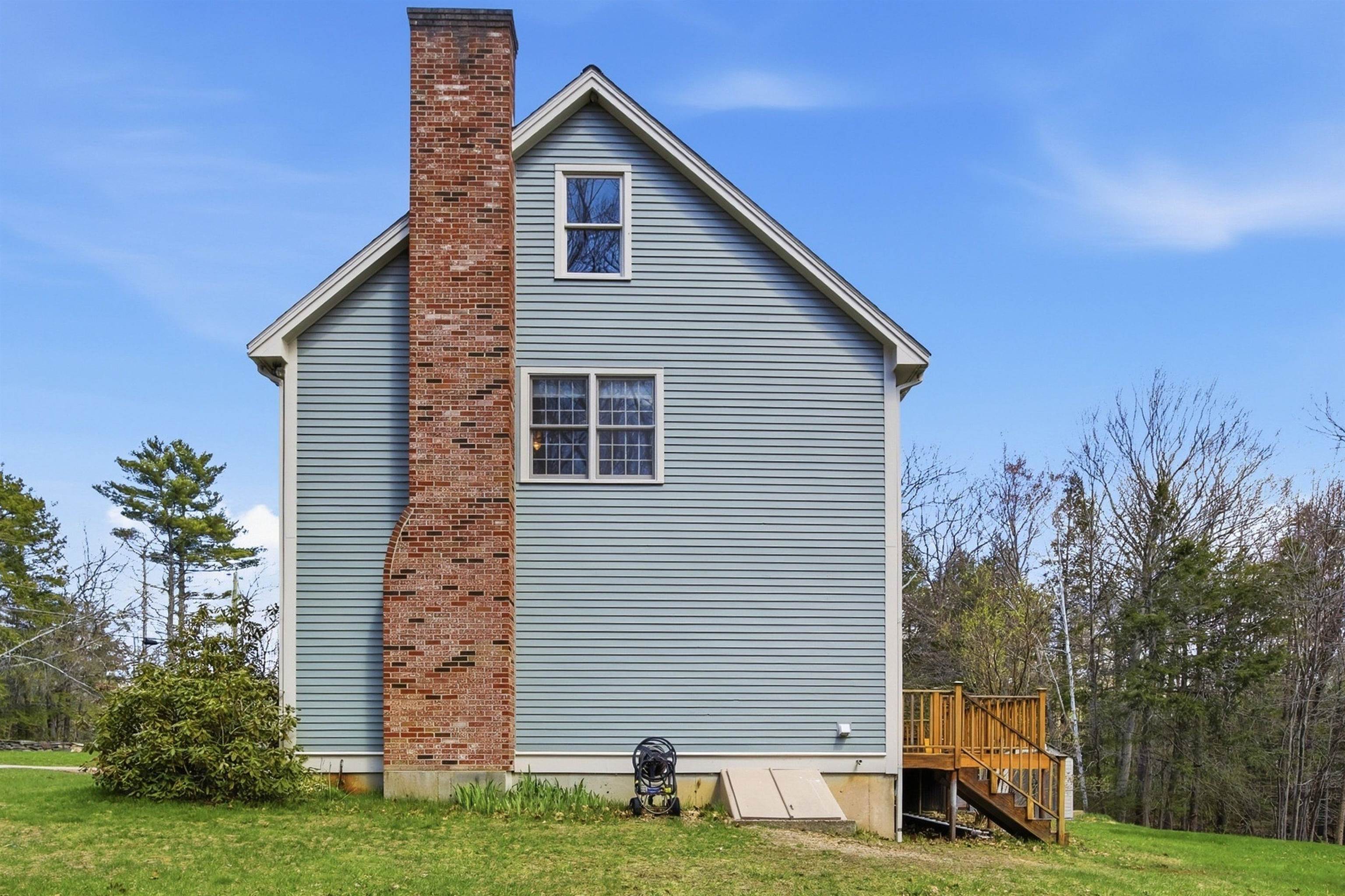 89 Old Centre Rd, Deerfield, NH 03037