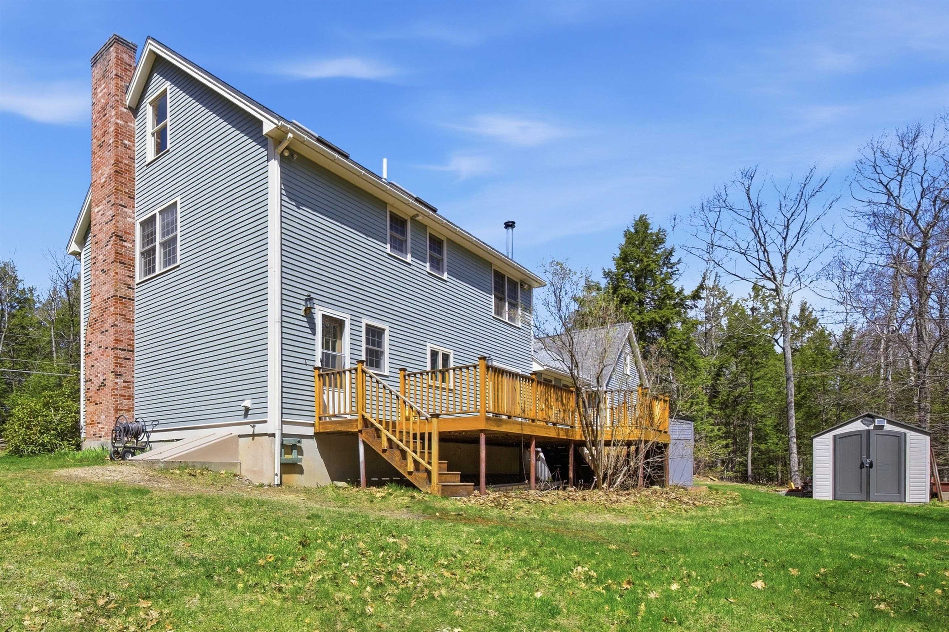 89 Old Centre Rd, Deerfield, NH 03037