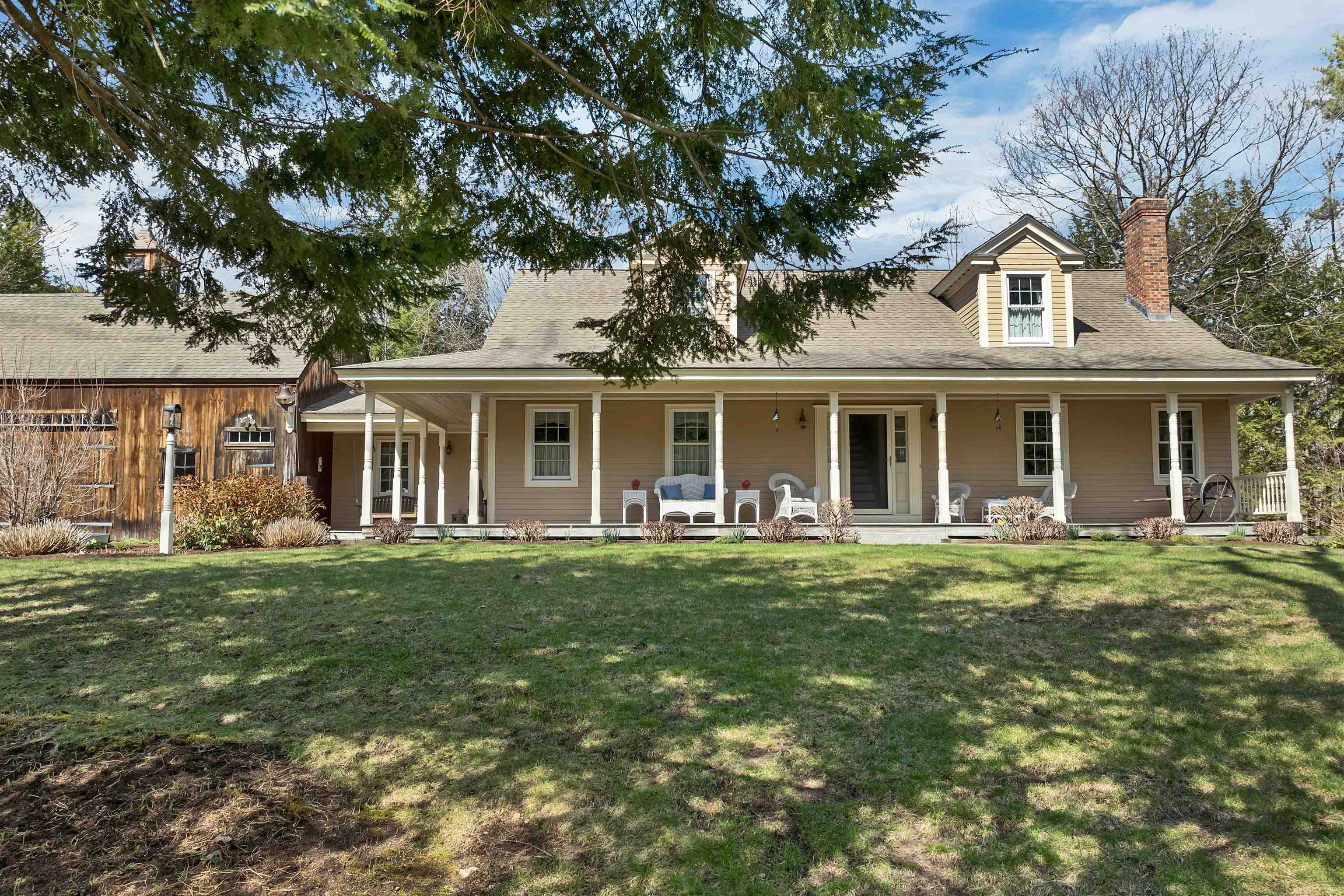 1 River Heights Rd, Tuftonboro, NH 03816