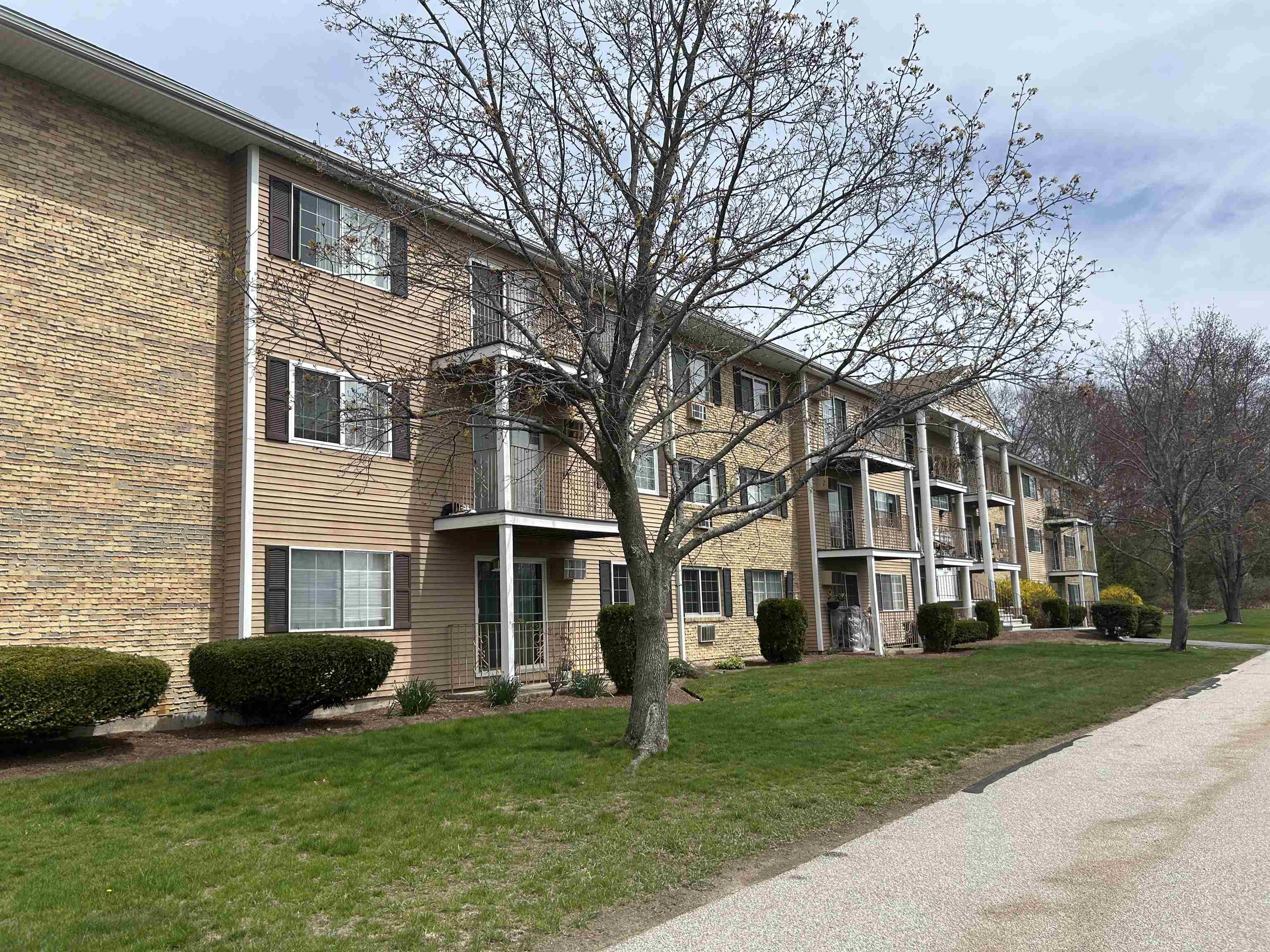 377 Huse Rd, Manchester, NH 03103