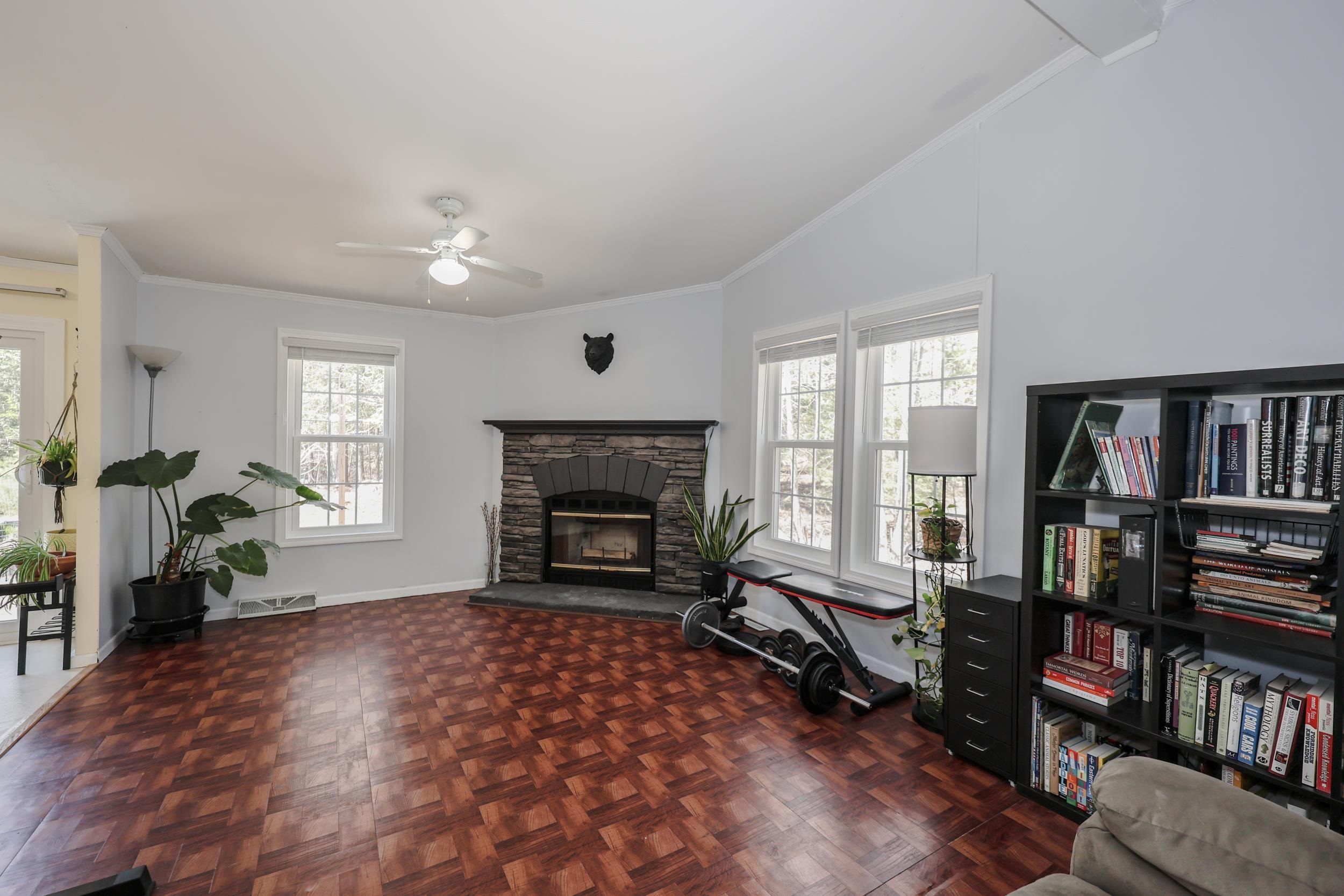 13 Jeffrey Dr, Northwood, NH 03261