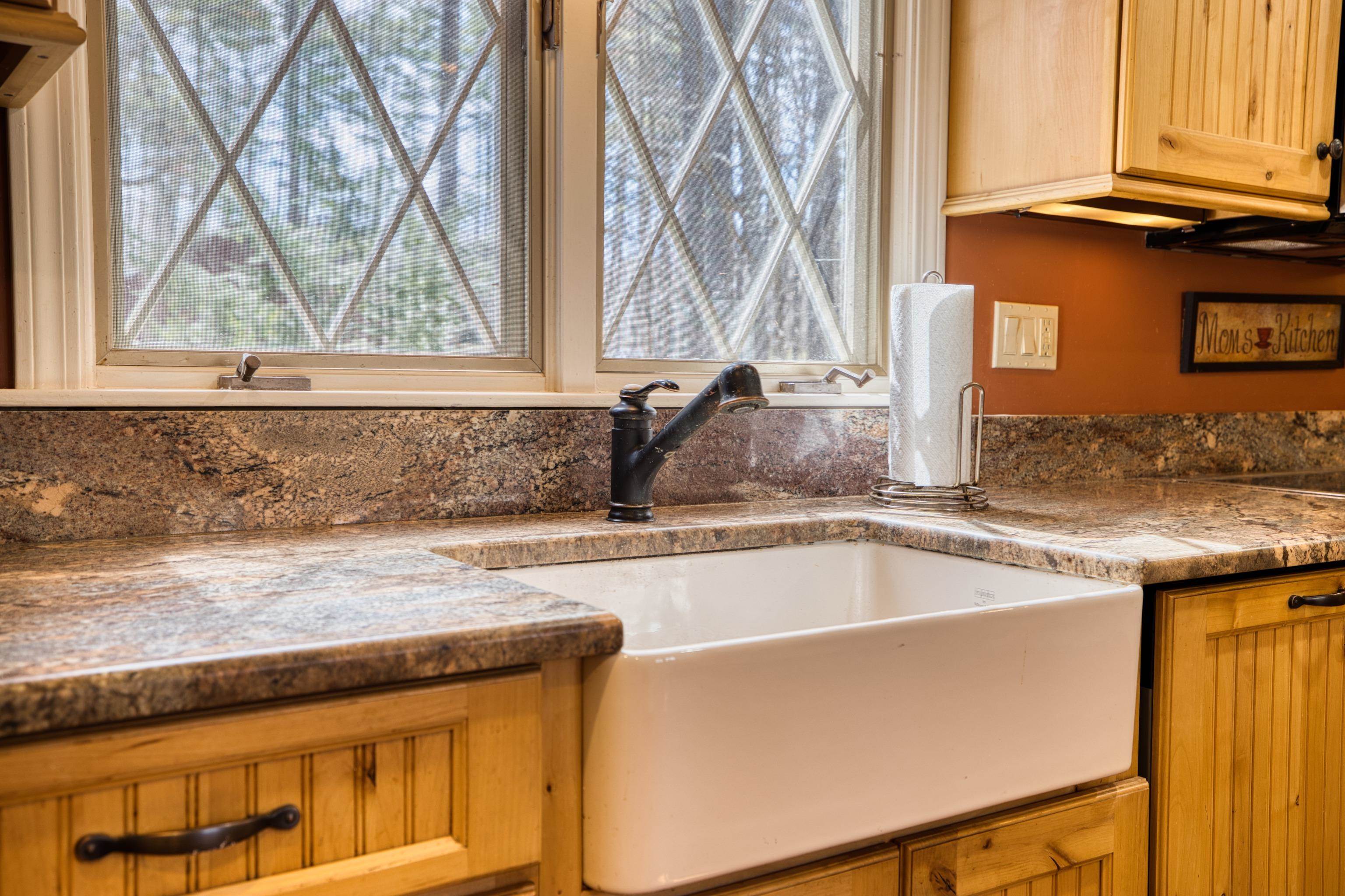 11 Robin Acres Dr, Wolfeboro, NH 03894