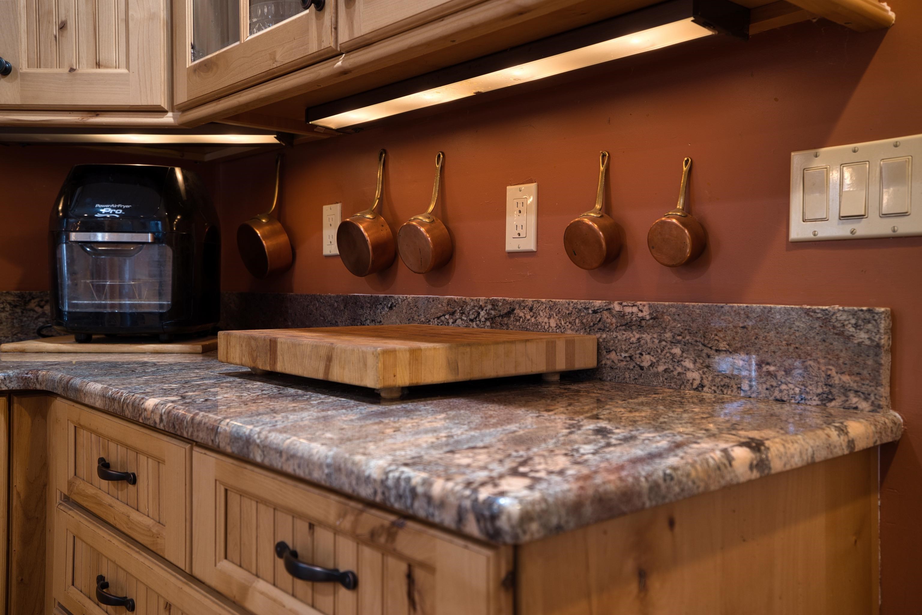 11 Robin Acres Dr, Wolfeboro, NH 03894