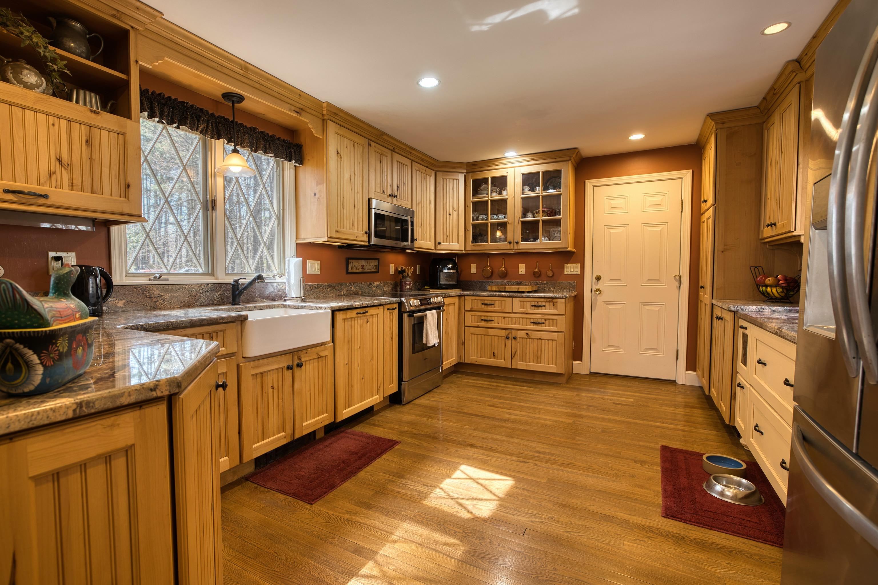 11 Robin Acres Dr, Wolfeboro, NH 03894