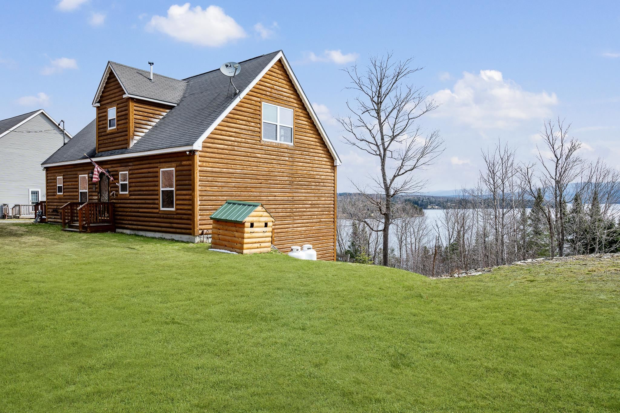 126 Maple Mountain Rd, Pittsburg, NH 03592