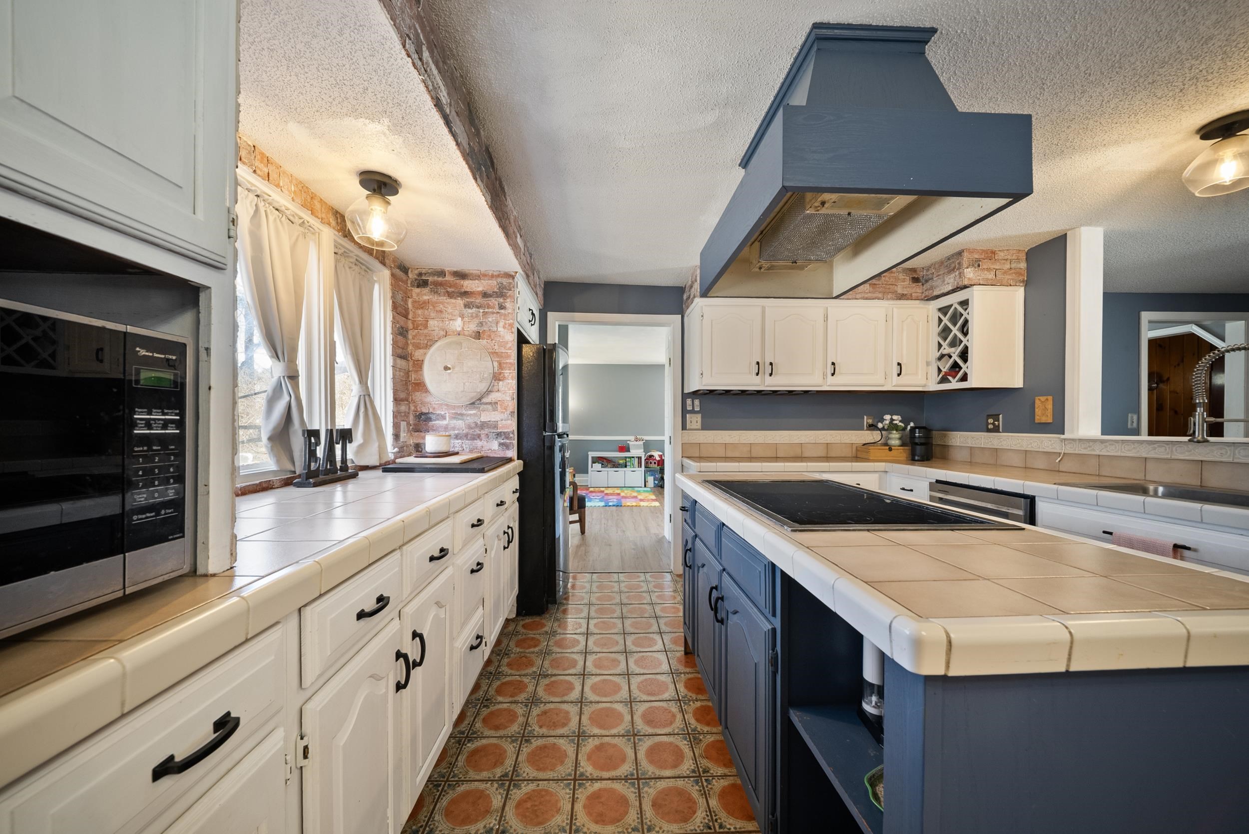 66 Old Derry Rd, Londonderry, NH 03053