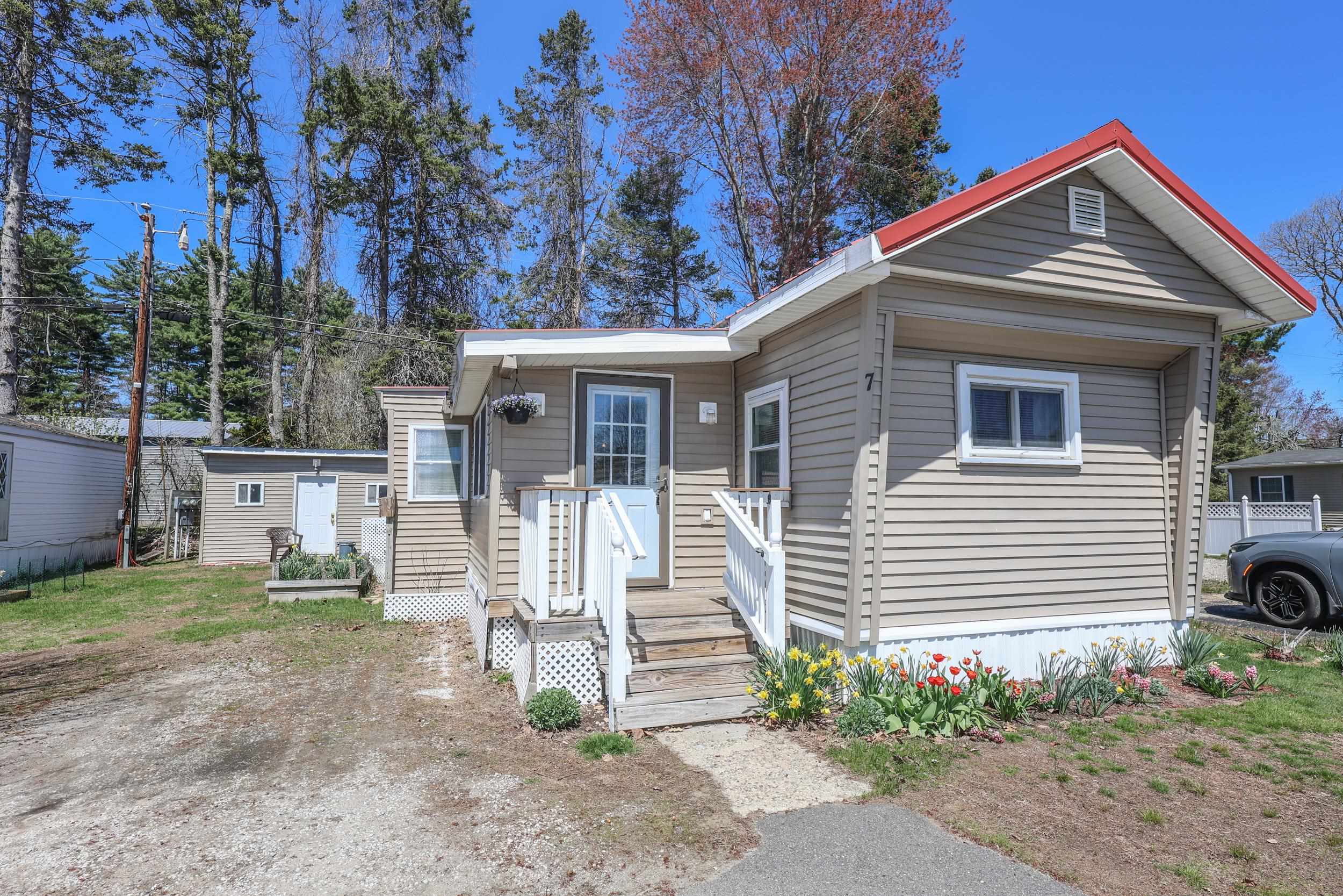 7 Grenier Blvd, Londonderry, NH 03053