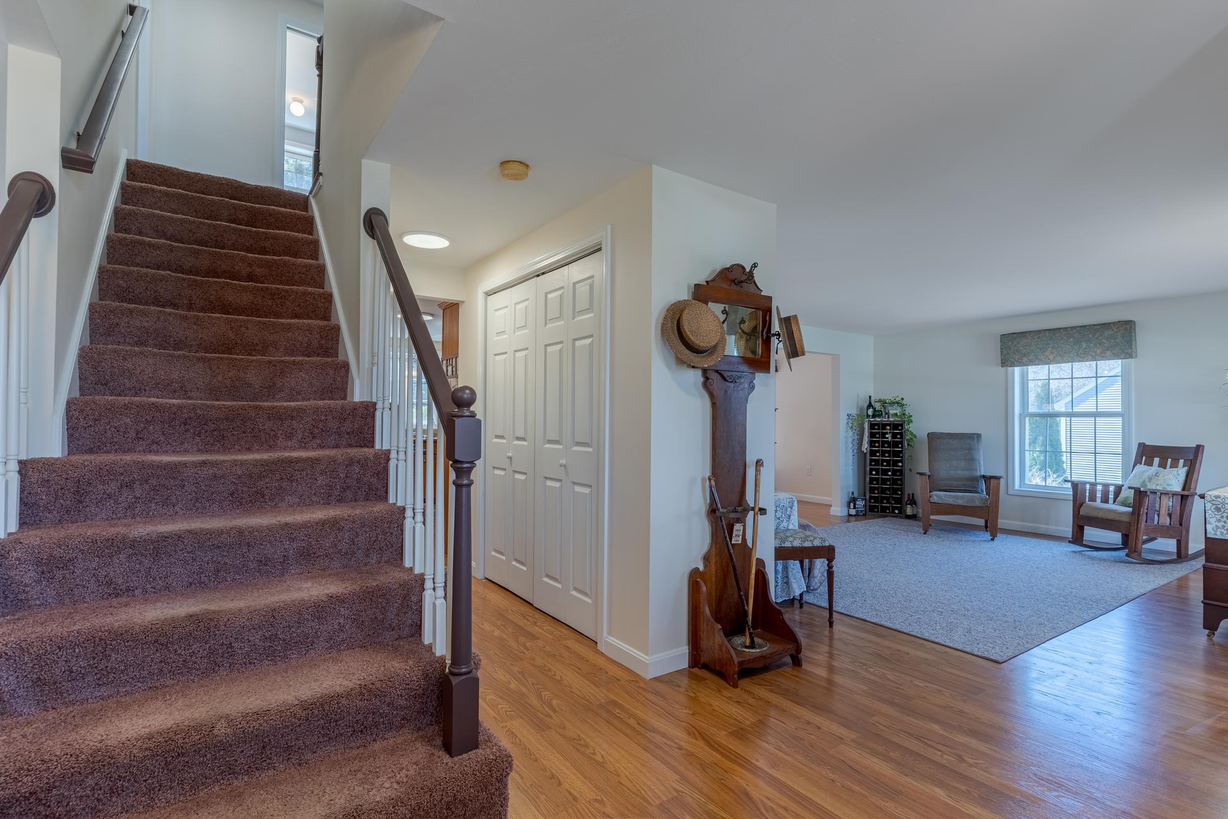 13 Jump Ln, Hudson, NH 03051