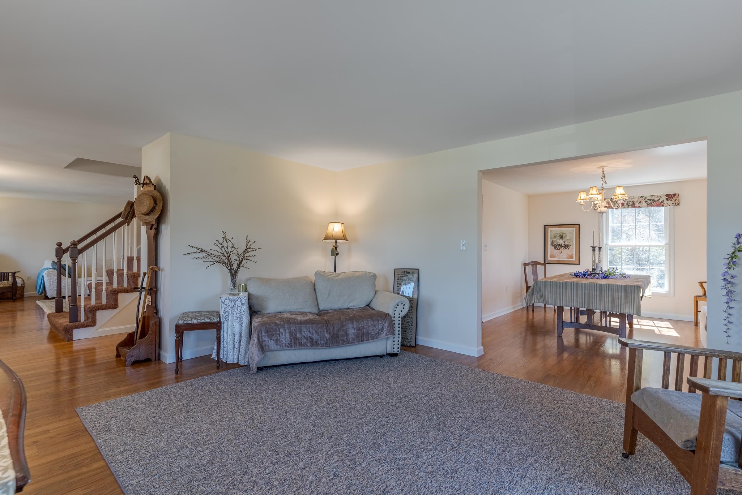 13 Jump Ln, Hudson, NH 03051