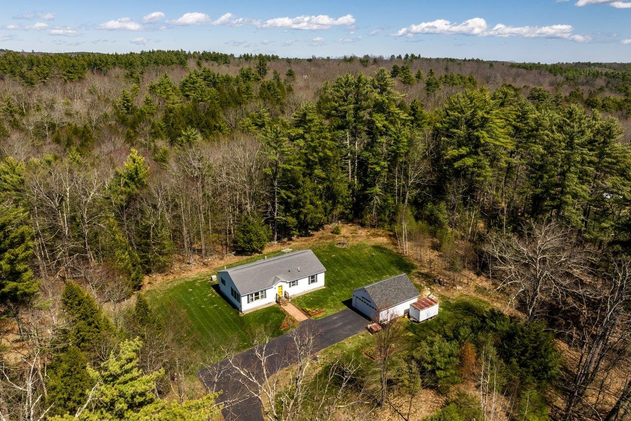 345 Stage Rd, Nottingham, NH 03290