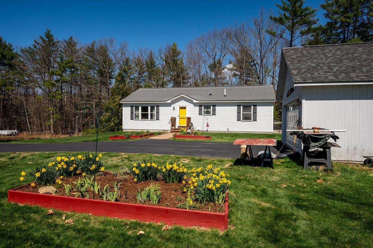 345 Stage Rd, Nottingham, NH 03290