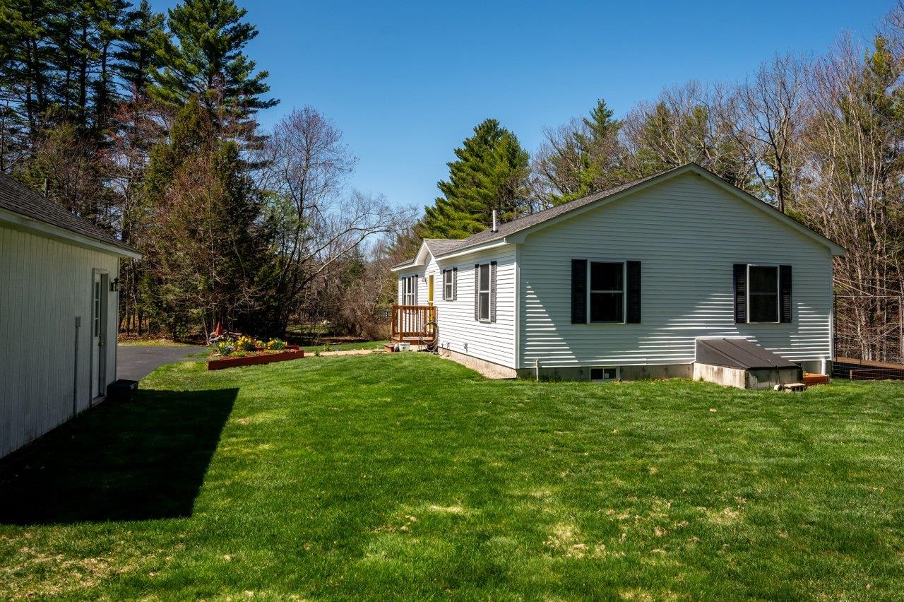 345 Stage Rd, Nottingham, NH 03290