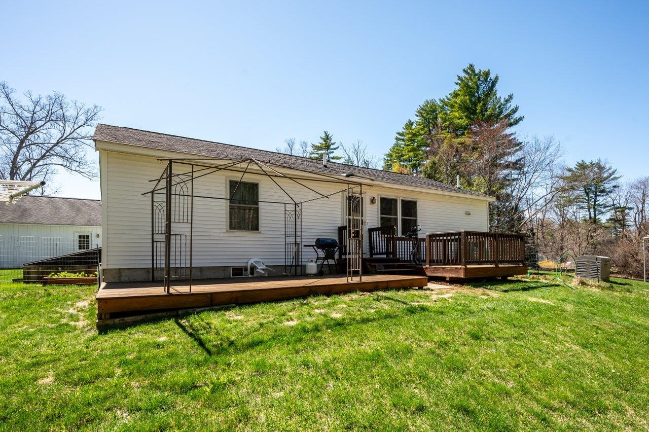 345 Stage Rd, Nottingham, NH 03290