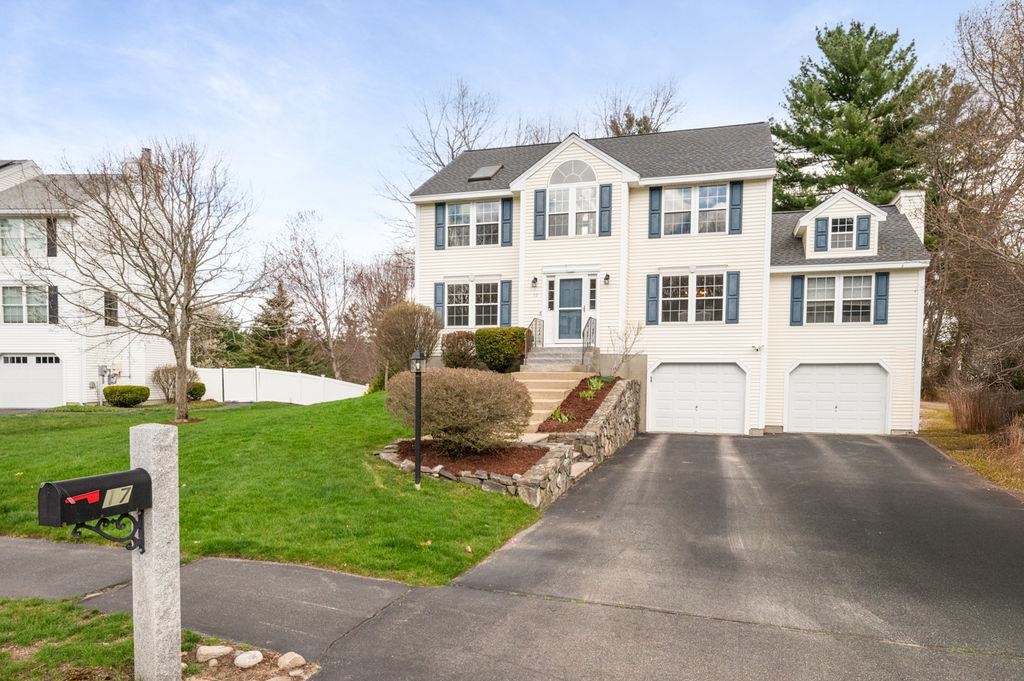 17 Cambridge Dr, Merrimack, NH 03054