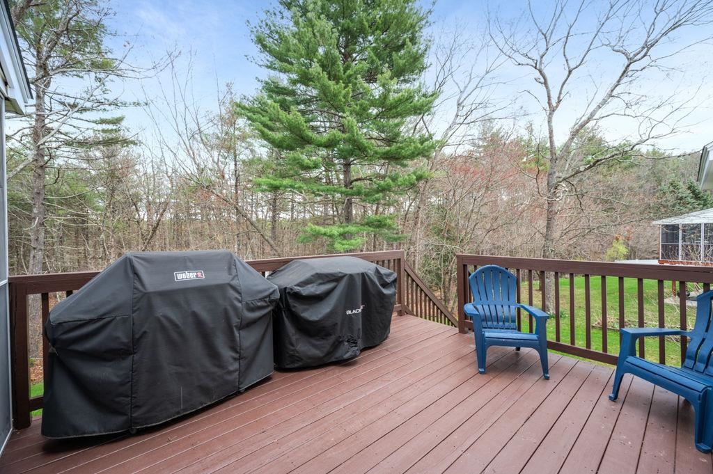 17 Cambridge Dr, Merrimack, NH 03054