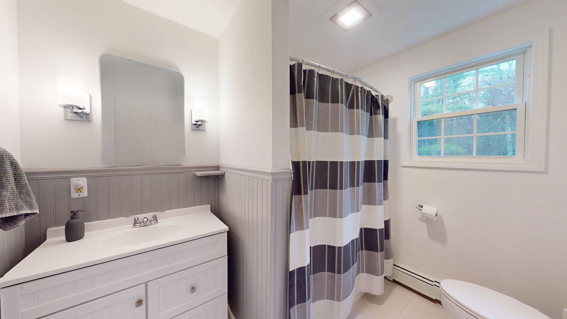 66 Litchfield Rd, Londonderry, NH 03053