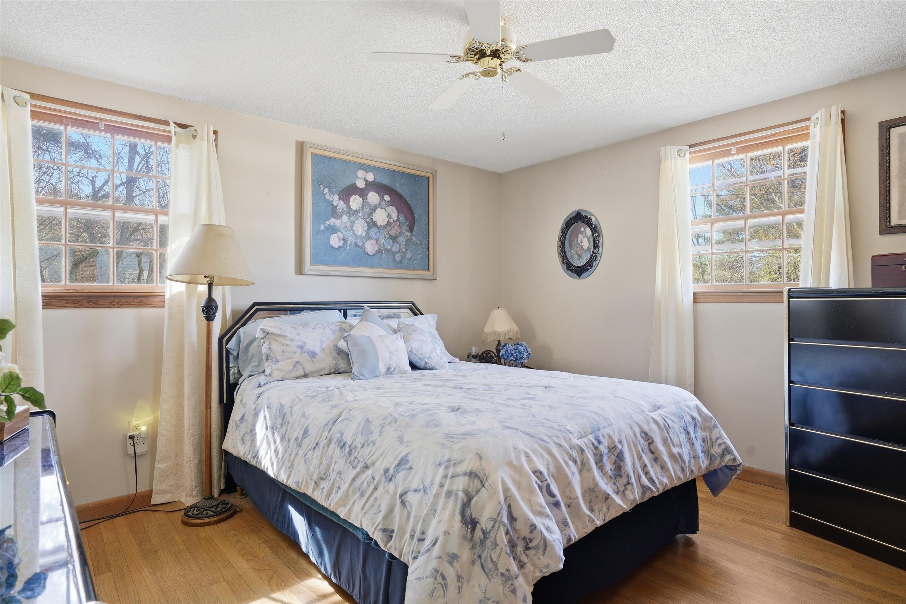 18 Cottonwood Dr, Hudson, NH 03051