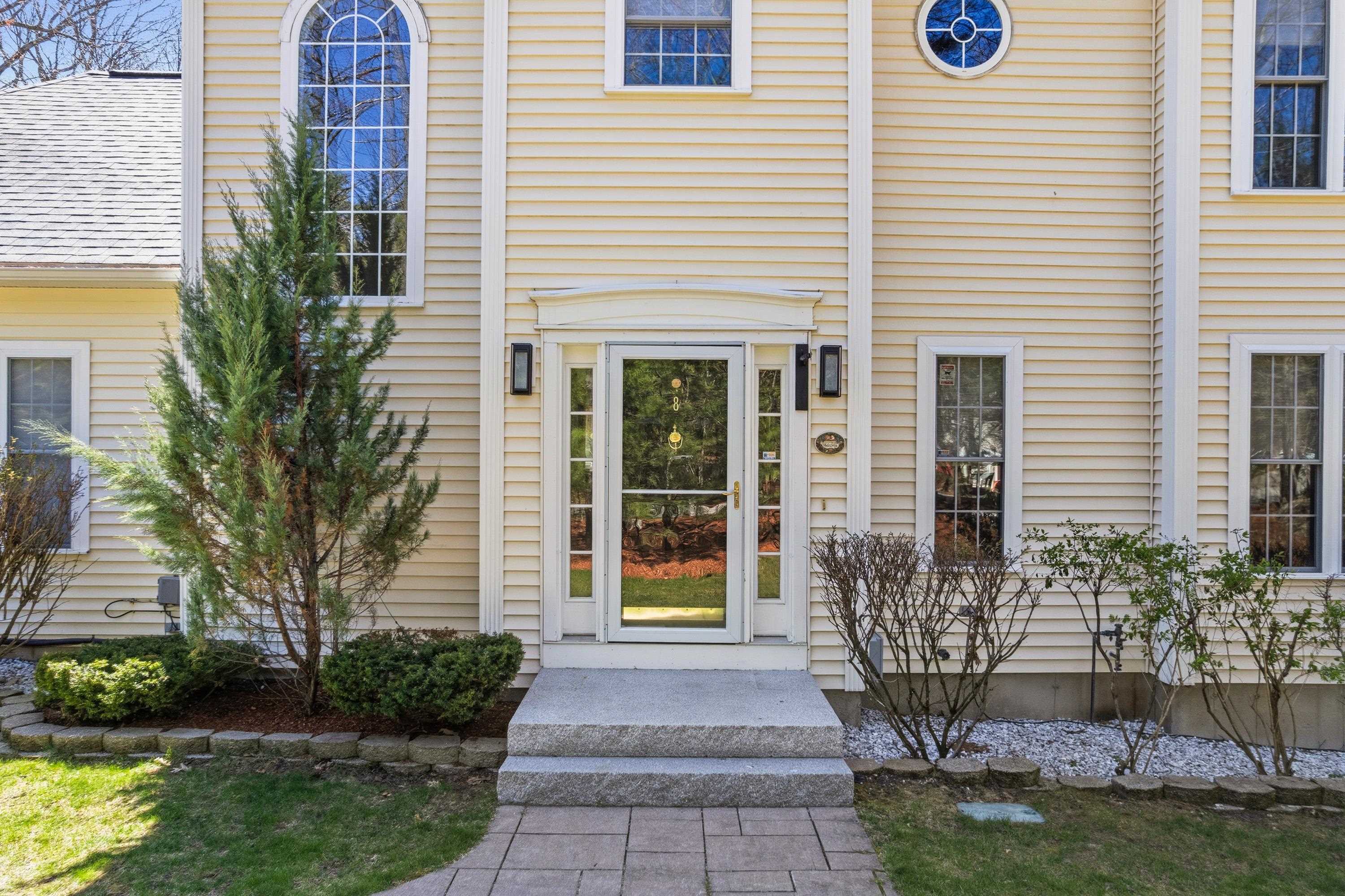 8 Flag Ct, Auburn, NH 03032