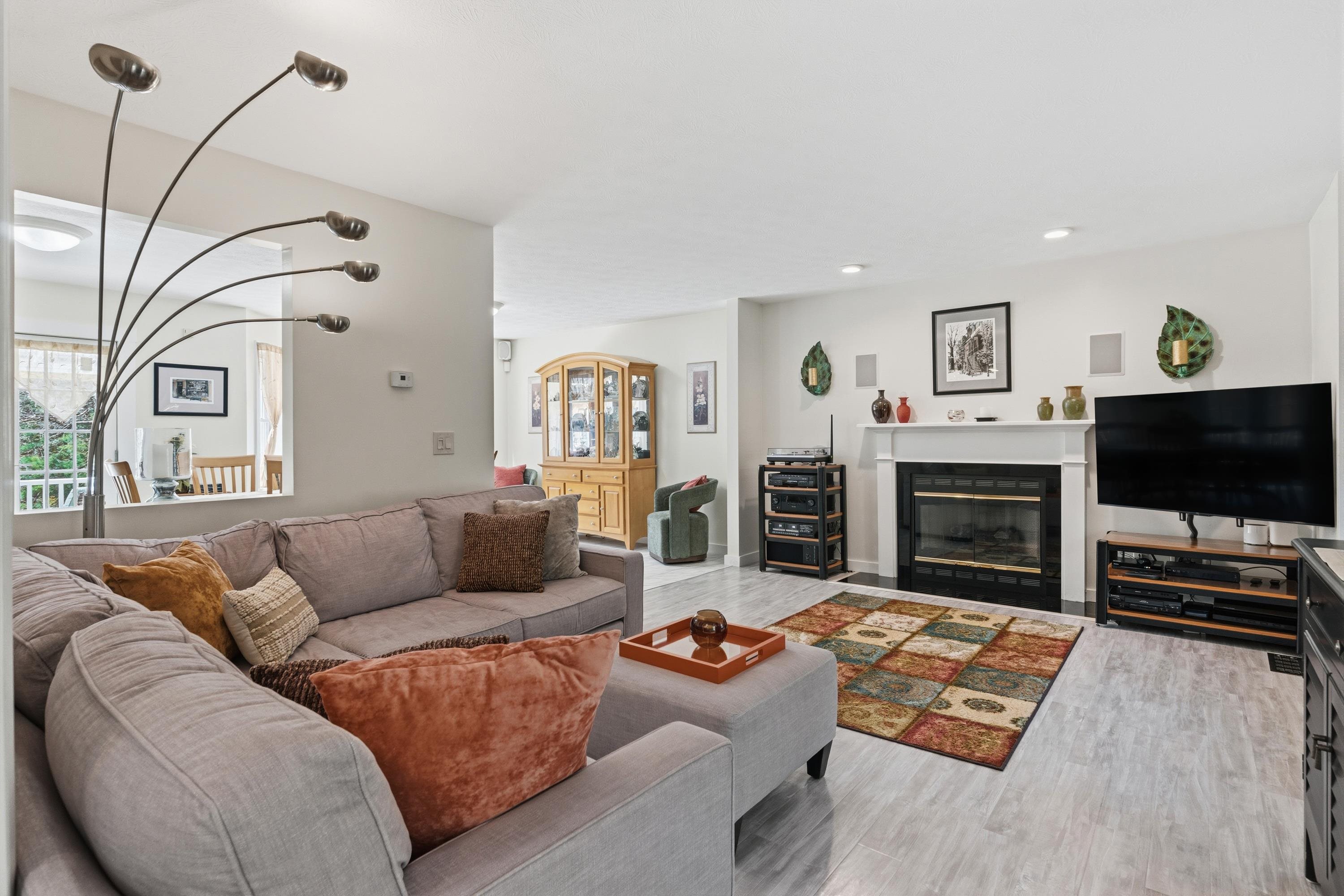 8 Flag Ct, Auburn, NH 03032