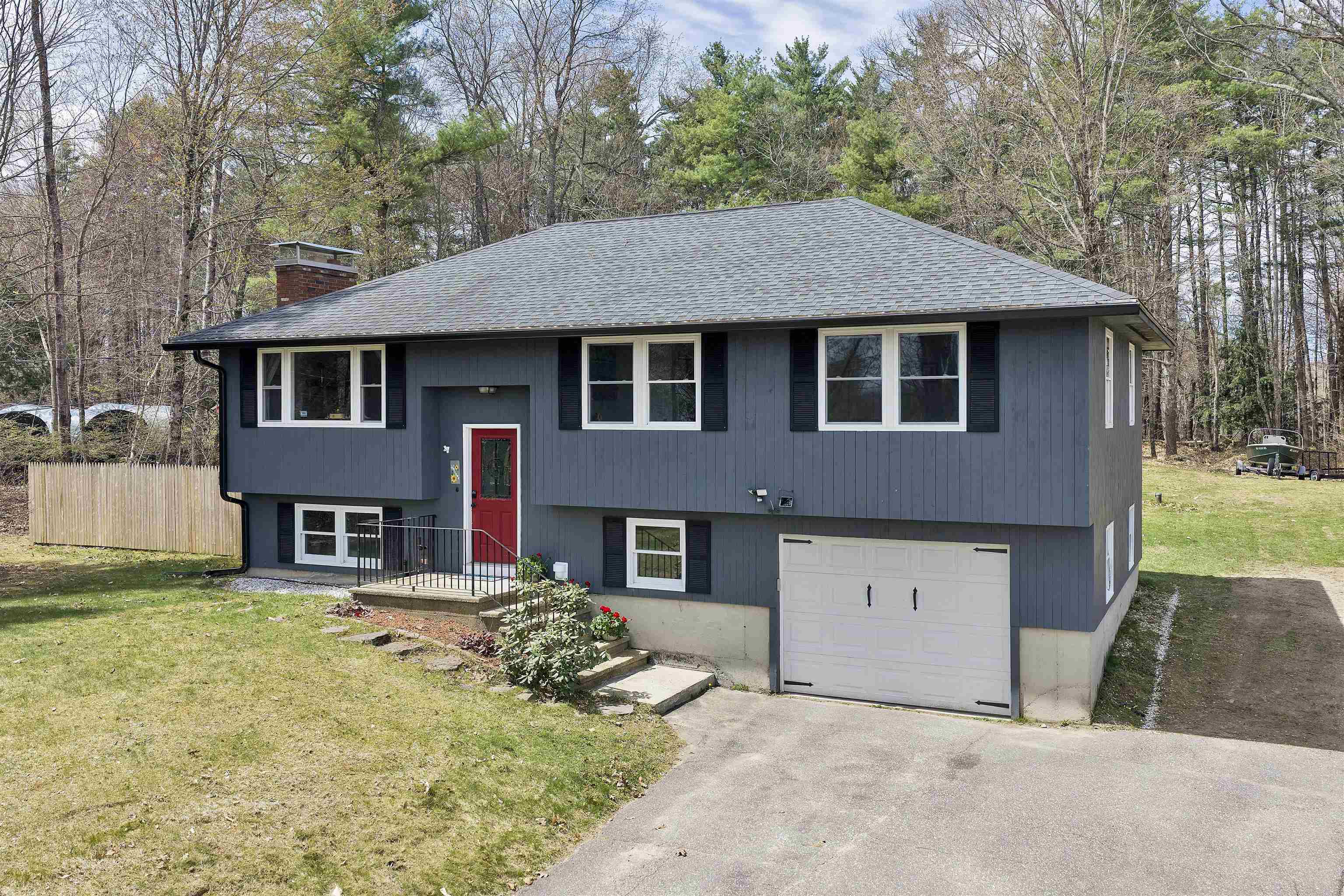 76 Harriman Hill Rd, Raymond, NH 03077