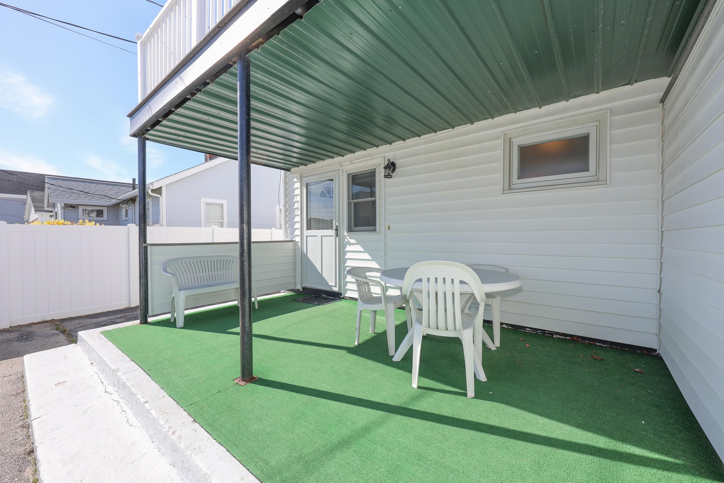 8 Nashua St, Seabrook, NH 03874