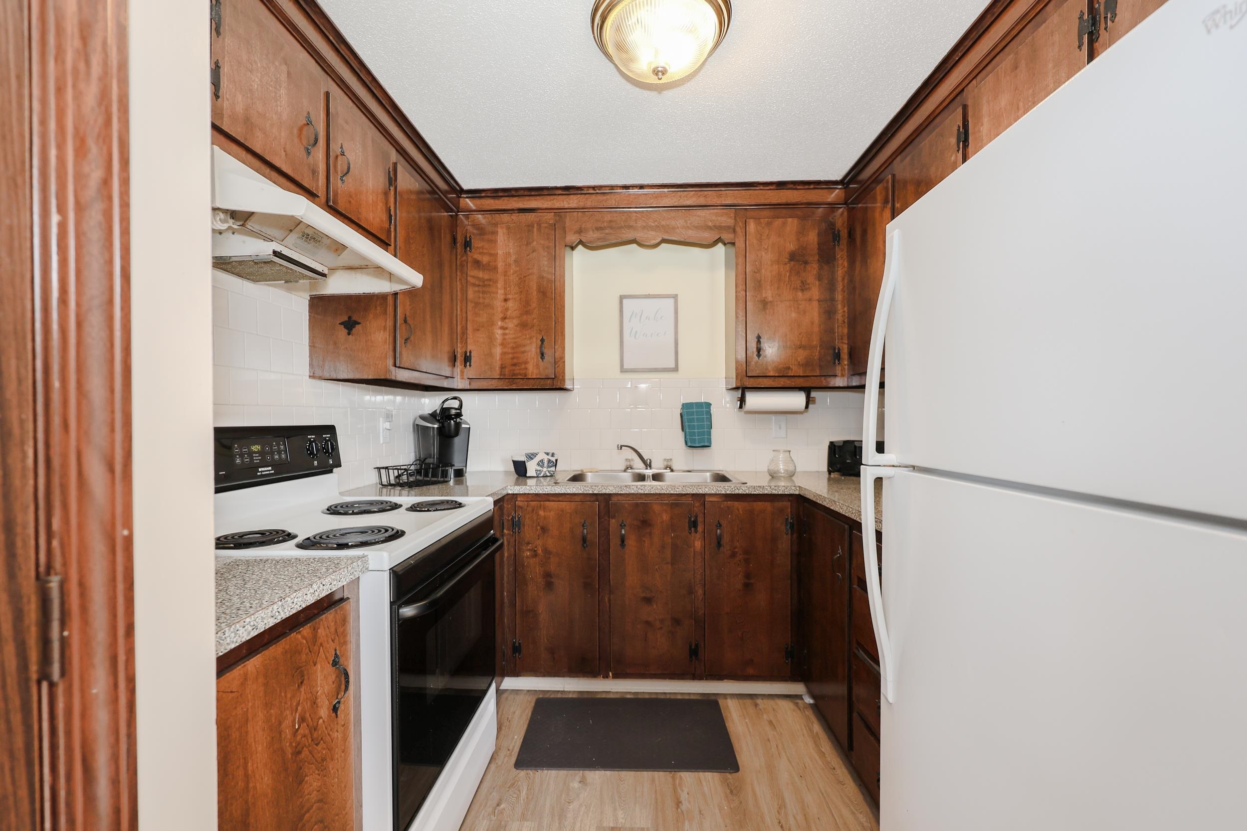 8 Nashua St, Seabrook, NH 03874