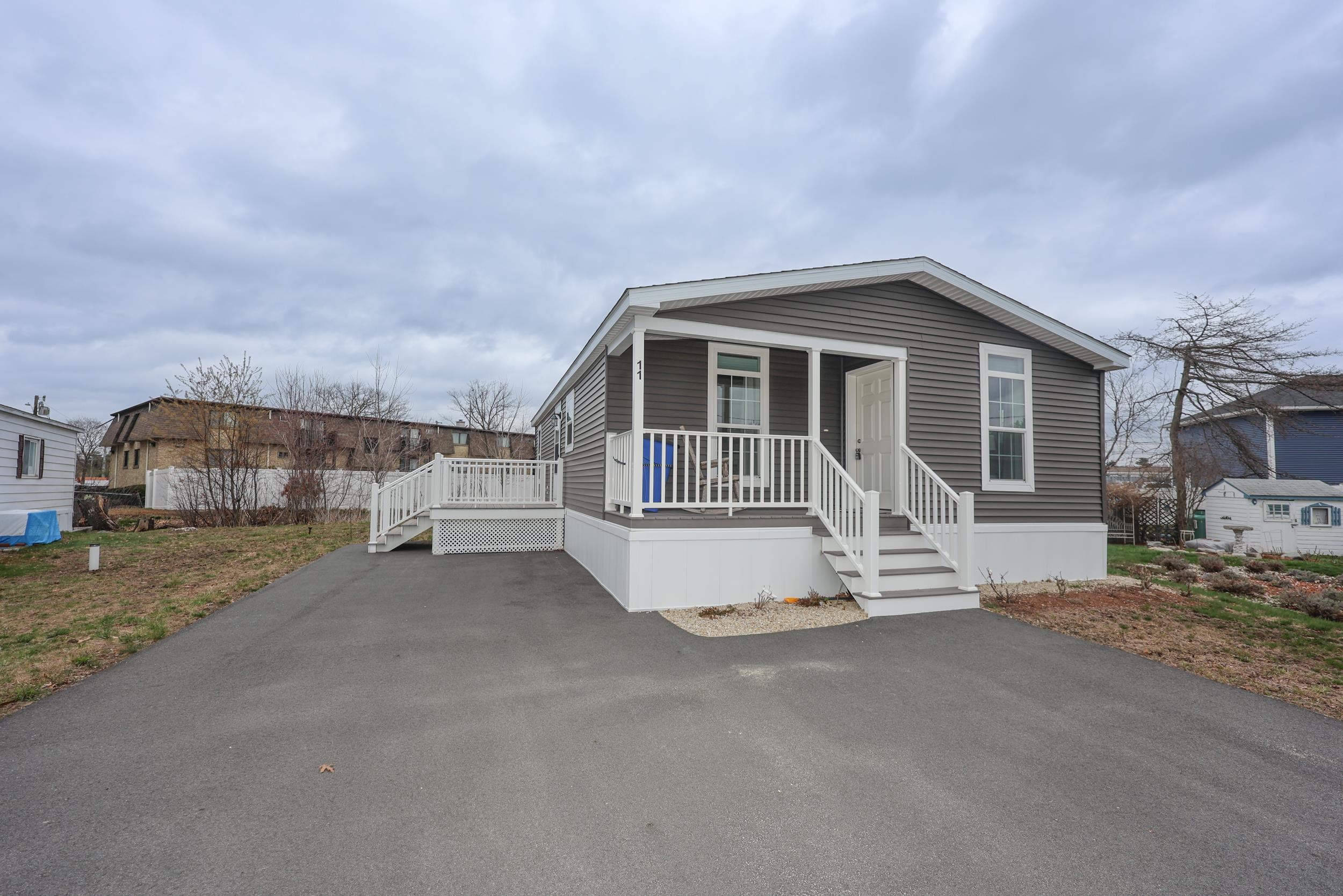 11 Hagop Rd, Salem, NH 03073